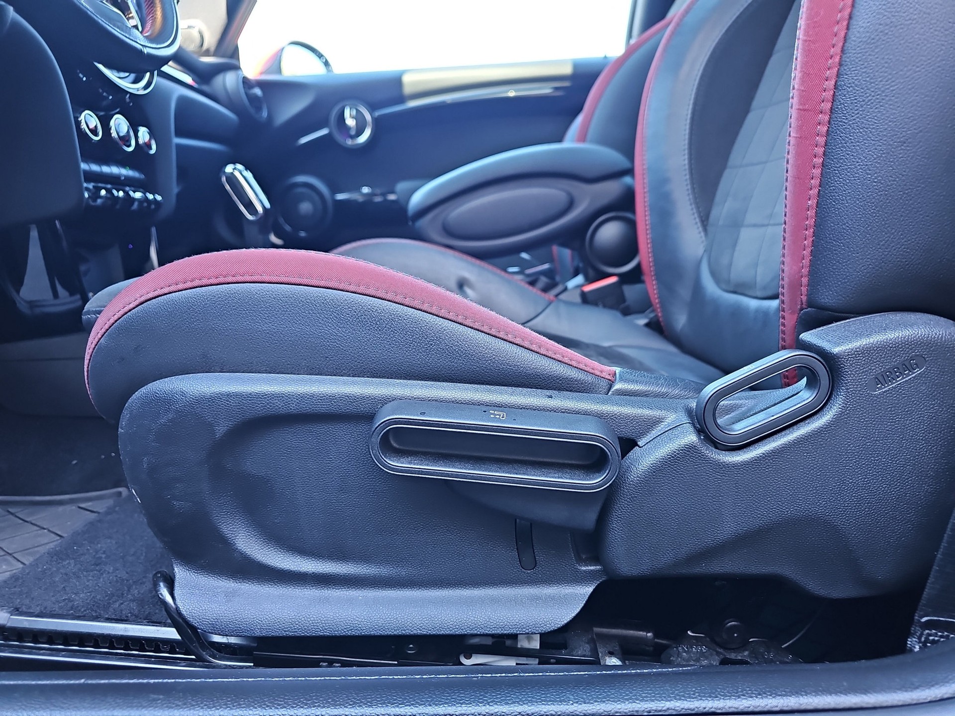 MINI Cooper John Cooper Works Steptronic-image-18