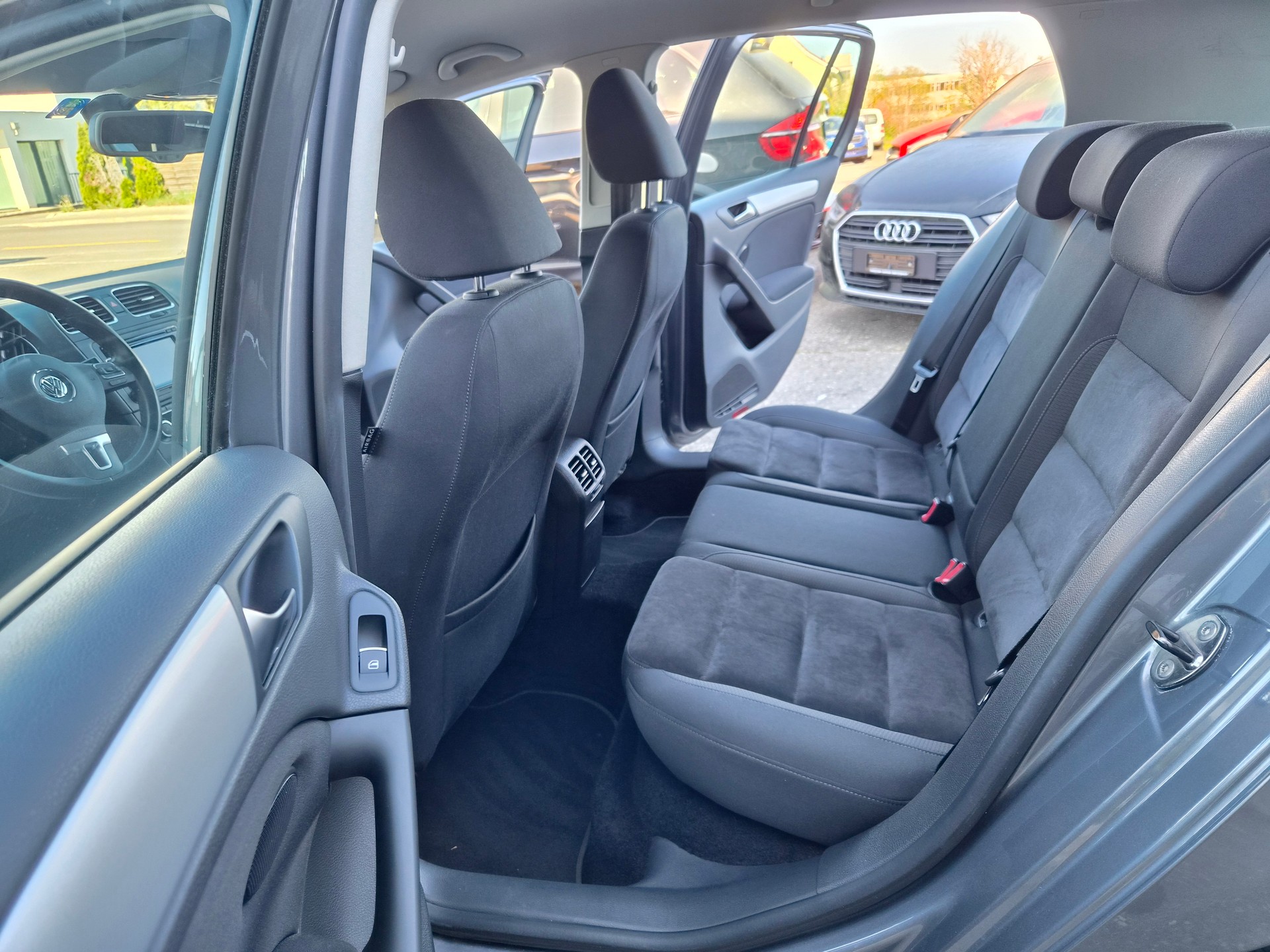 VW Golf 1.4 TSI Team DSG R-Line-image-8