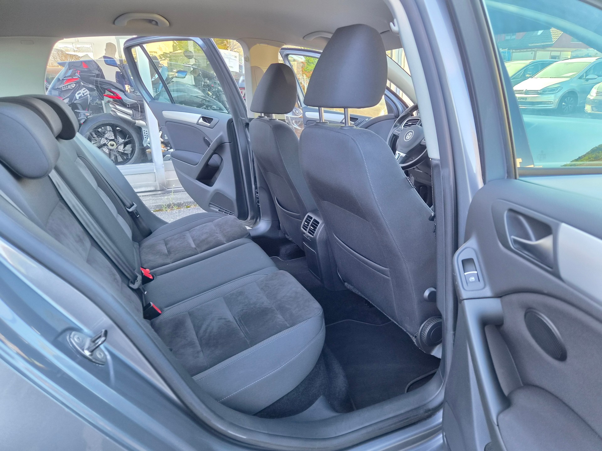 VW Golf 1.4 TSI Team DSG R-Line-image-10