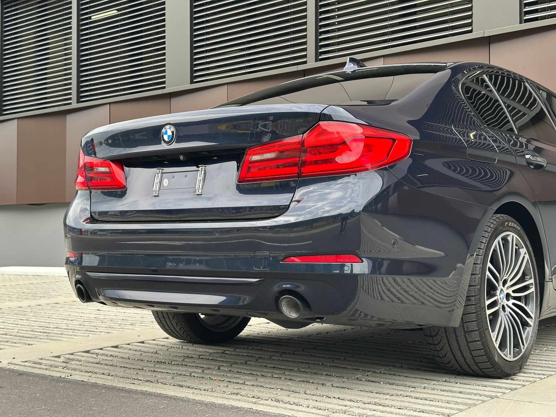 BMW 520d Sport Line *Schiebedach* *M Sport-Räder*-image-30