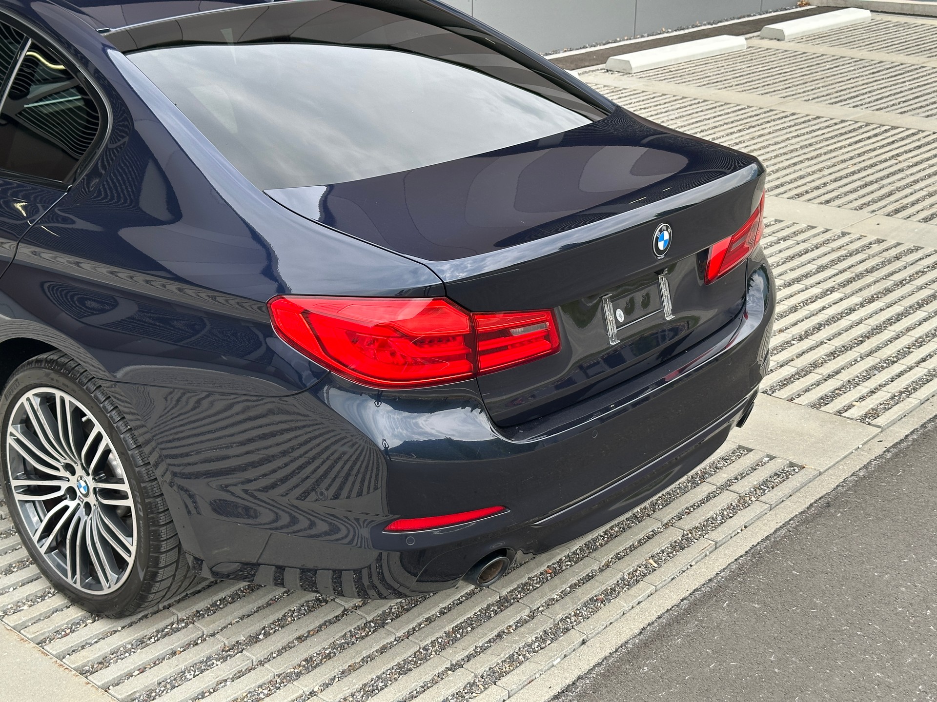 BMW 520d Sport Line *Schiebedach* *M Sport-Räder*-image-29