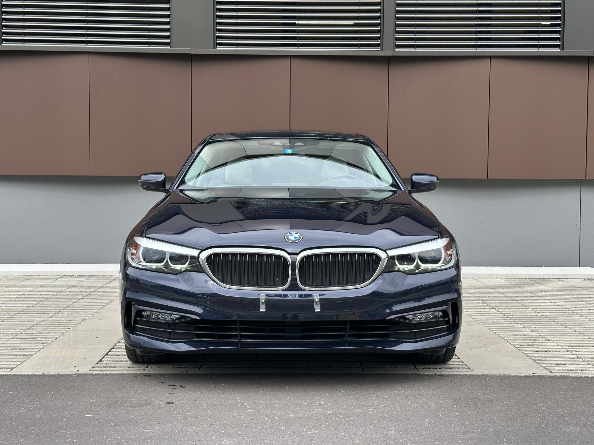 BMW 520d Sport Line *Schiebedach* *M Sport-Räder*-image-1