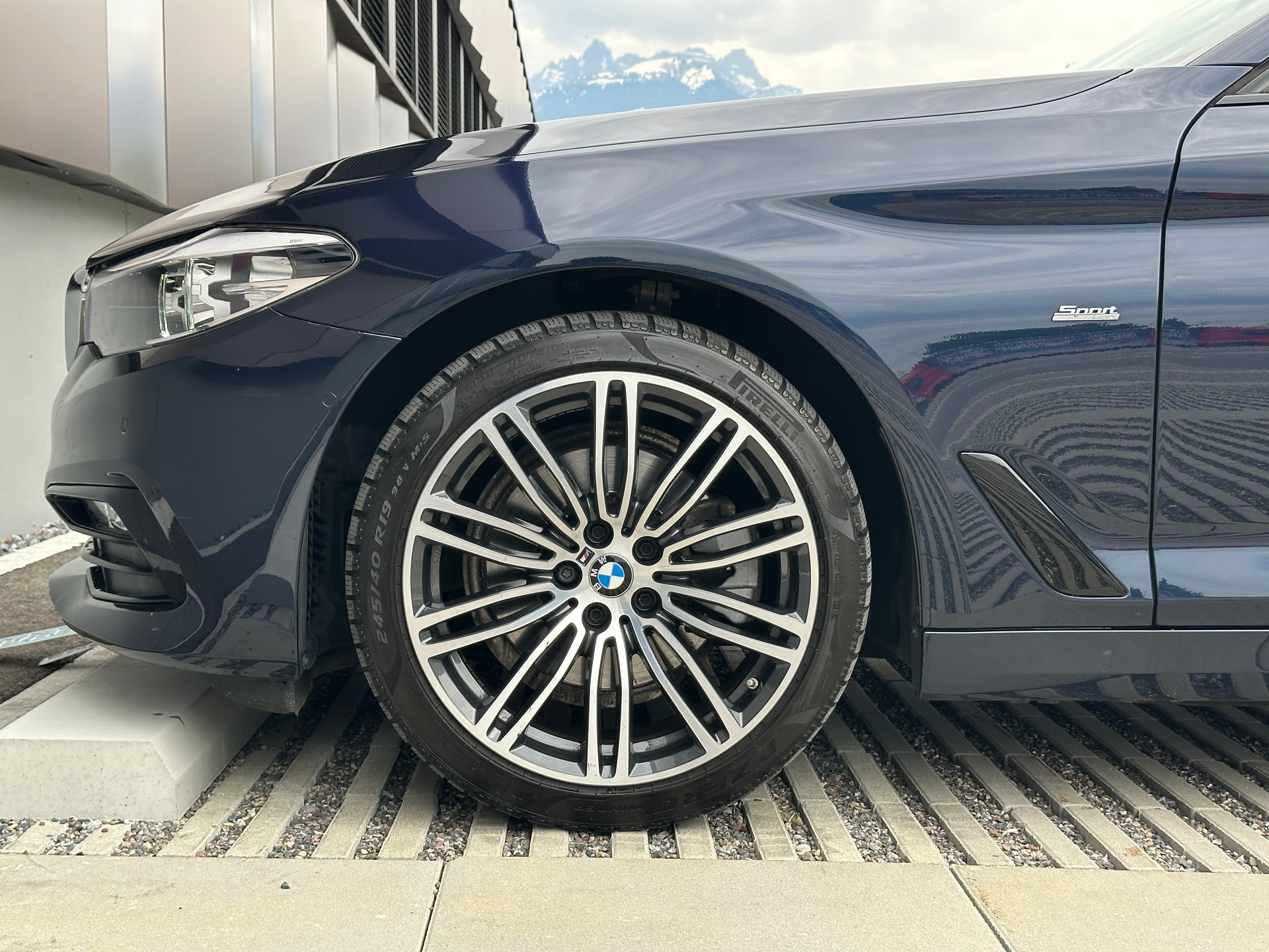 BMW 520d Sport Line *Schiebedach* *M Sport-Räder*-image-6