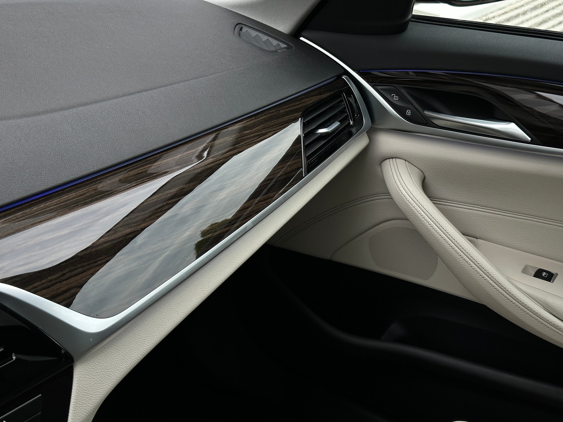 BMW 520d Sport Line *Schiebedach* *M Sport-Räder*-image-18
