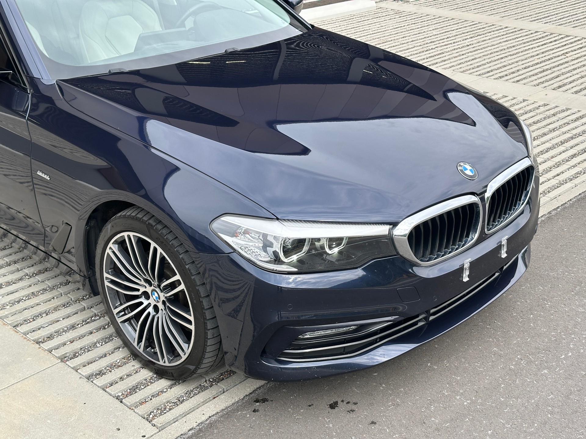 BMW 520d Sport Line *Schiebedach* *M Sport-Räder*-image-28