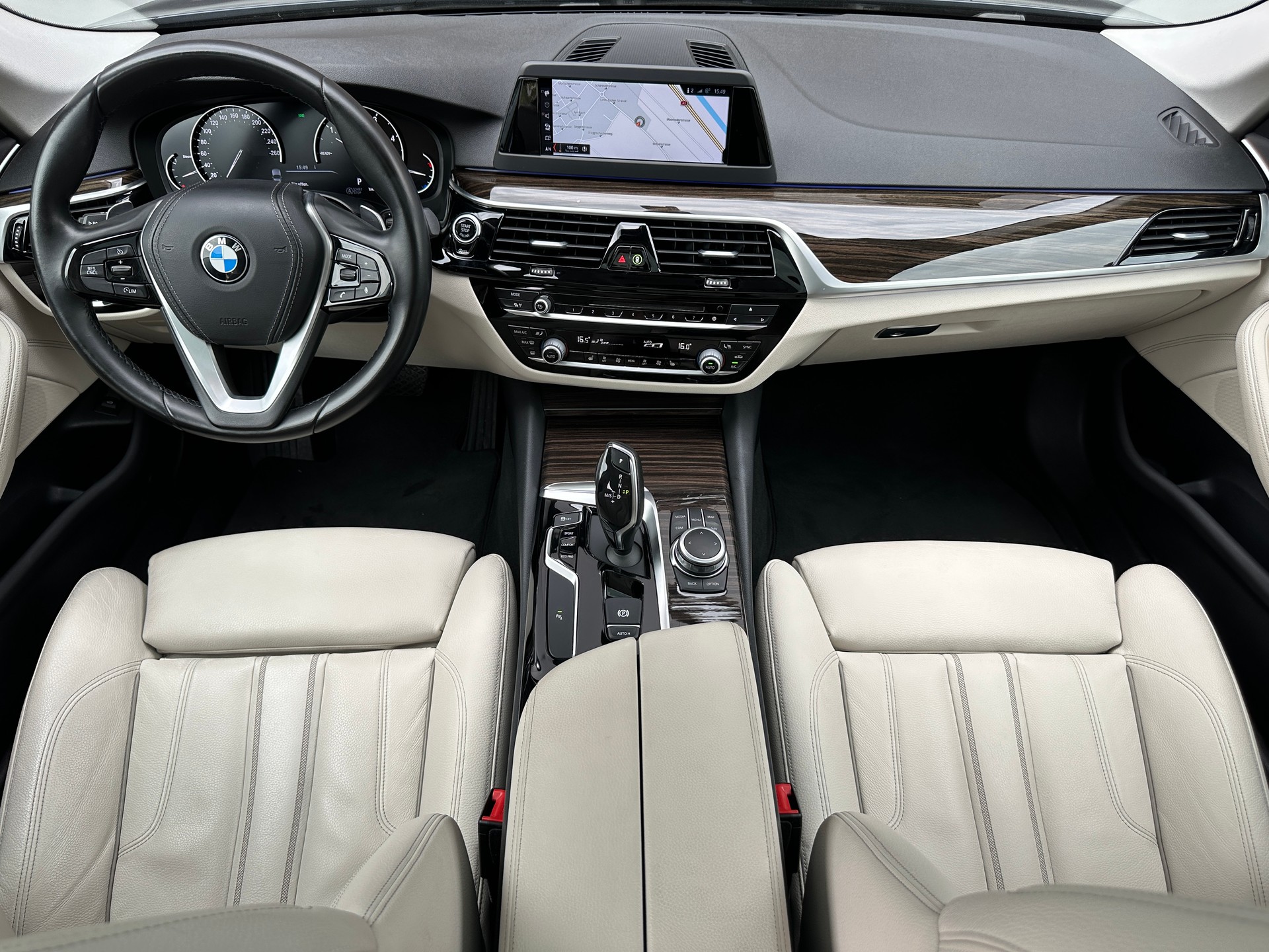 BMW 520d Sport Line *Schiebedach* *M Sport-Räder*-image-10