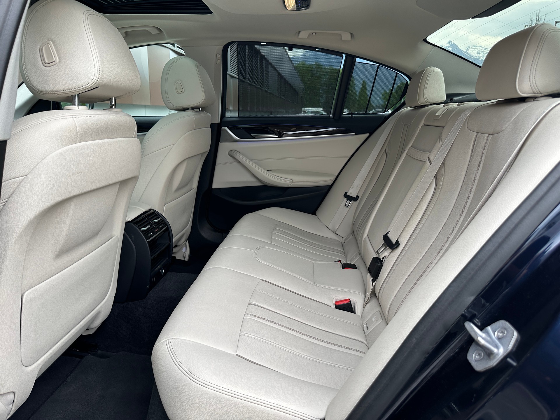 BMW 520d Sport Line *Schiebedach* *M Sport-Räder*-image-13