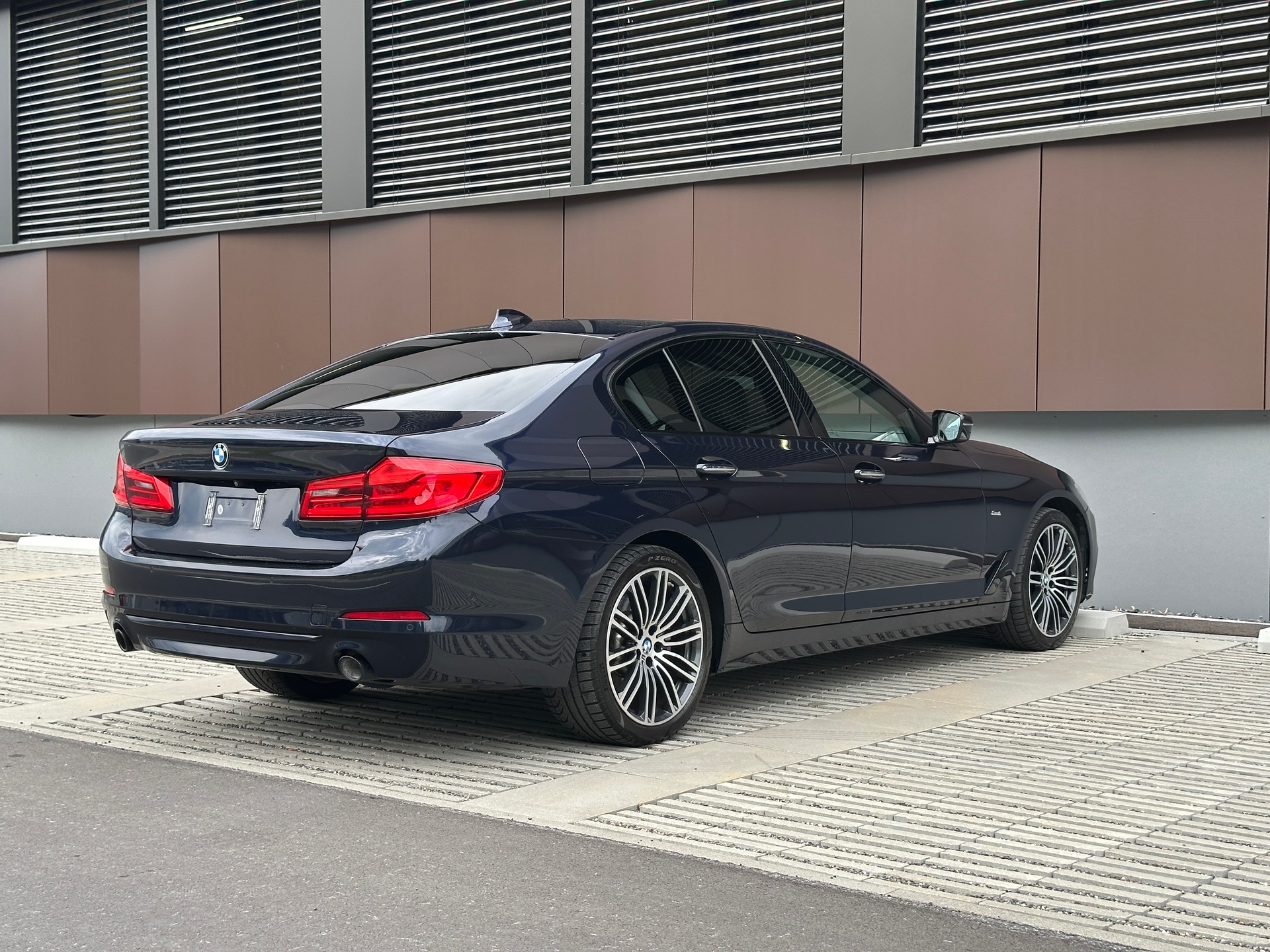 BMW 520d Sport Line *Schiebedach* *M Sport-Räder*-image-5