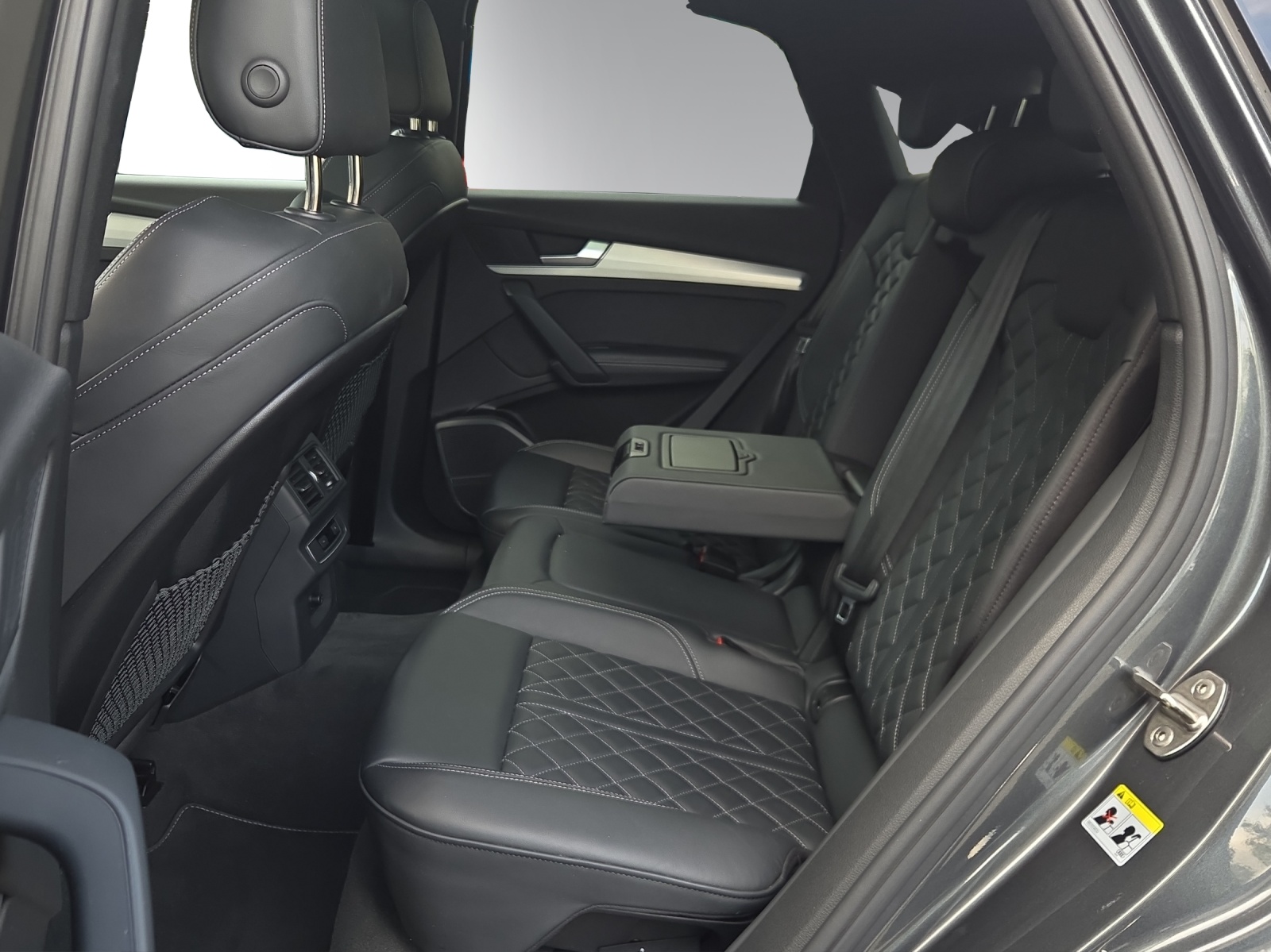 AUDI Q5 Sportback 55 TFSI e PHEV S line quattro S-tronic-image-9