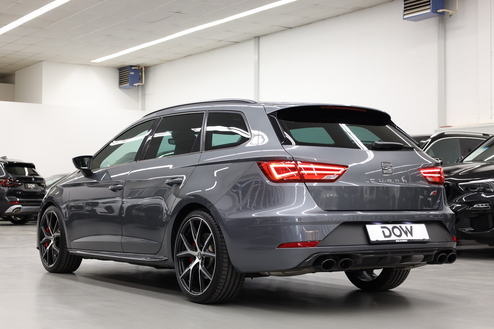 SEAT Leon ST 2.0 TSI 370 Cupra 4Drive DSG-image-5