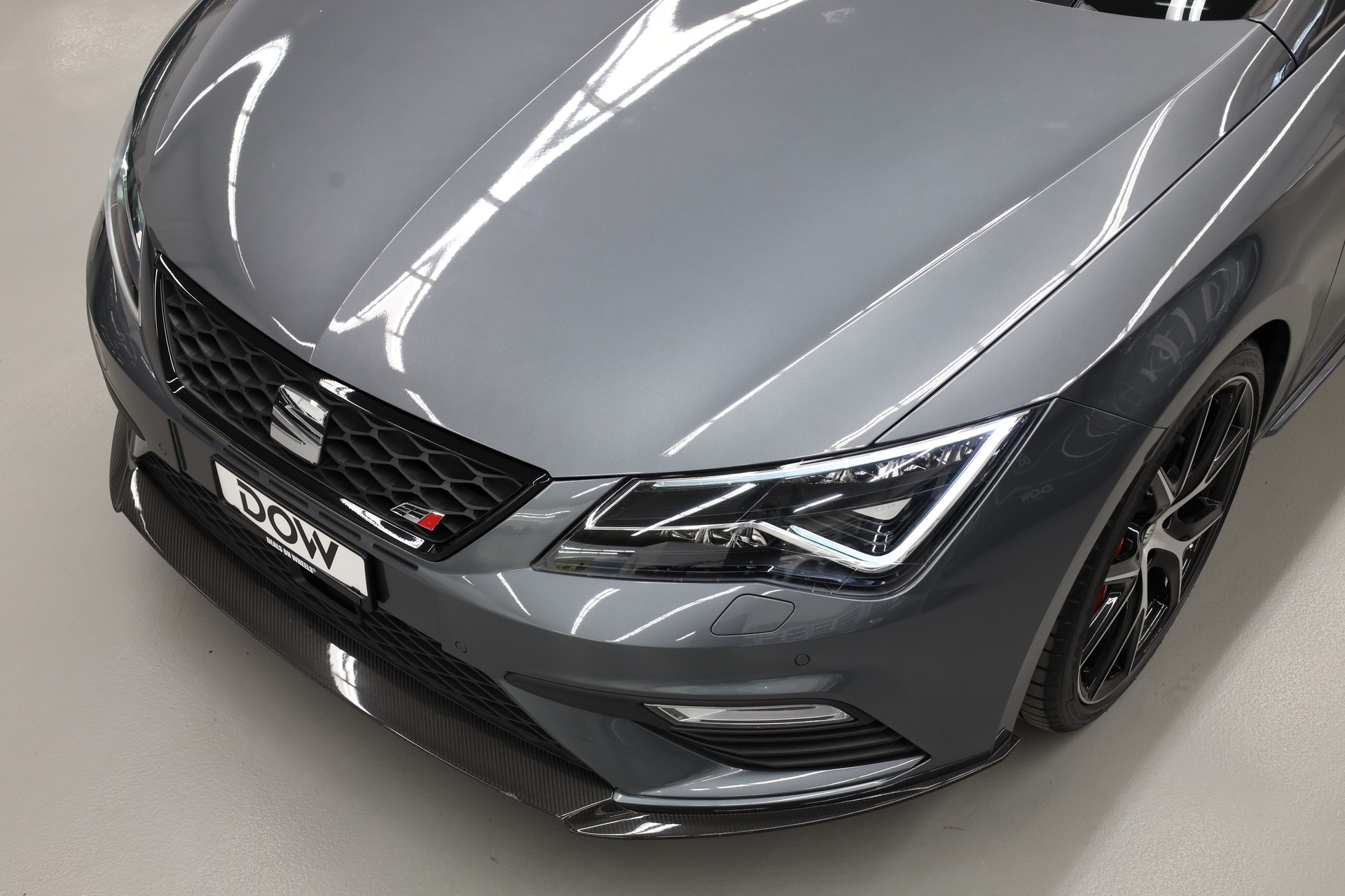 SEAT Leon ST 2.0 TSI 370 Cupra 4Drive DSG-image-4