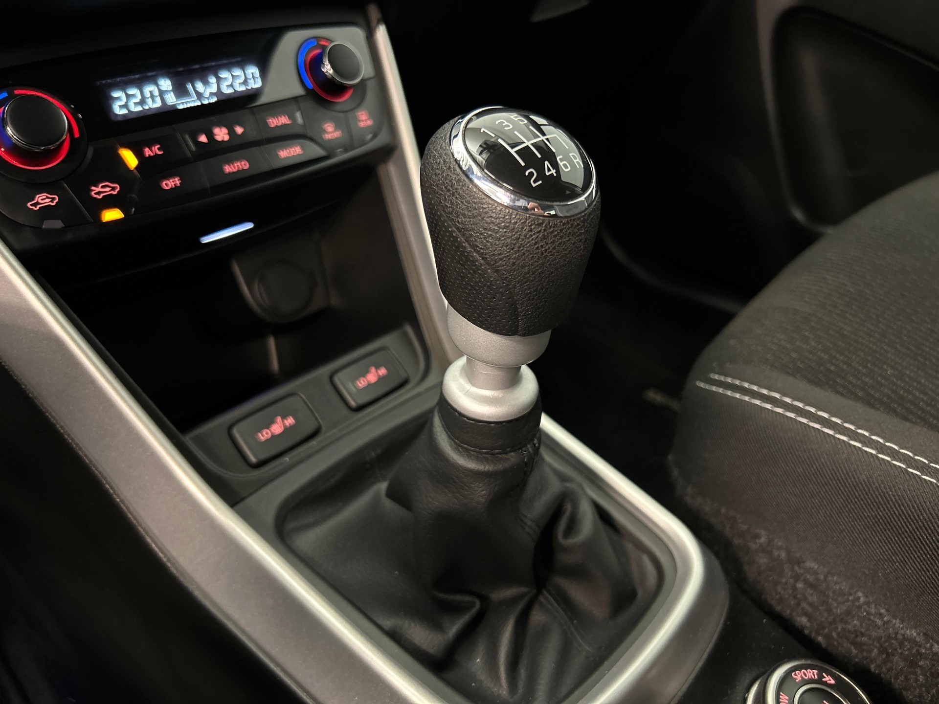 SUZUKI SX4 S-Cross 1.4 T Generation Hybrid 4x4-image-13