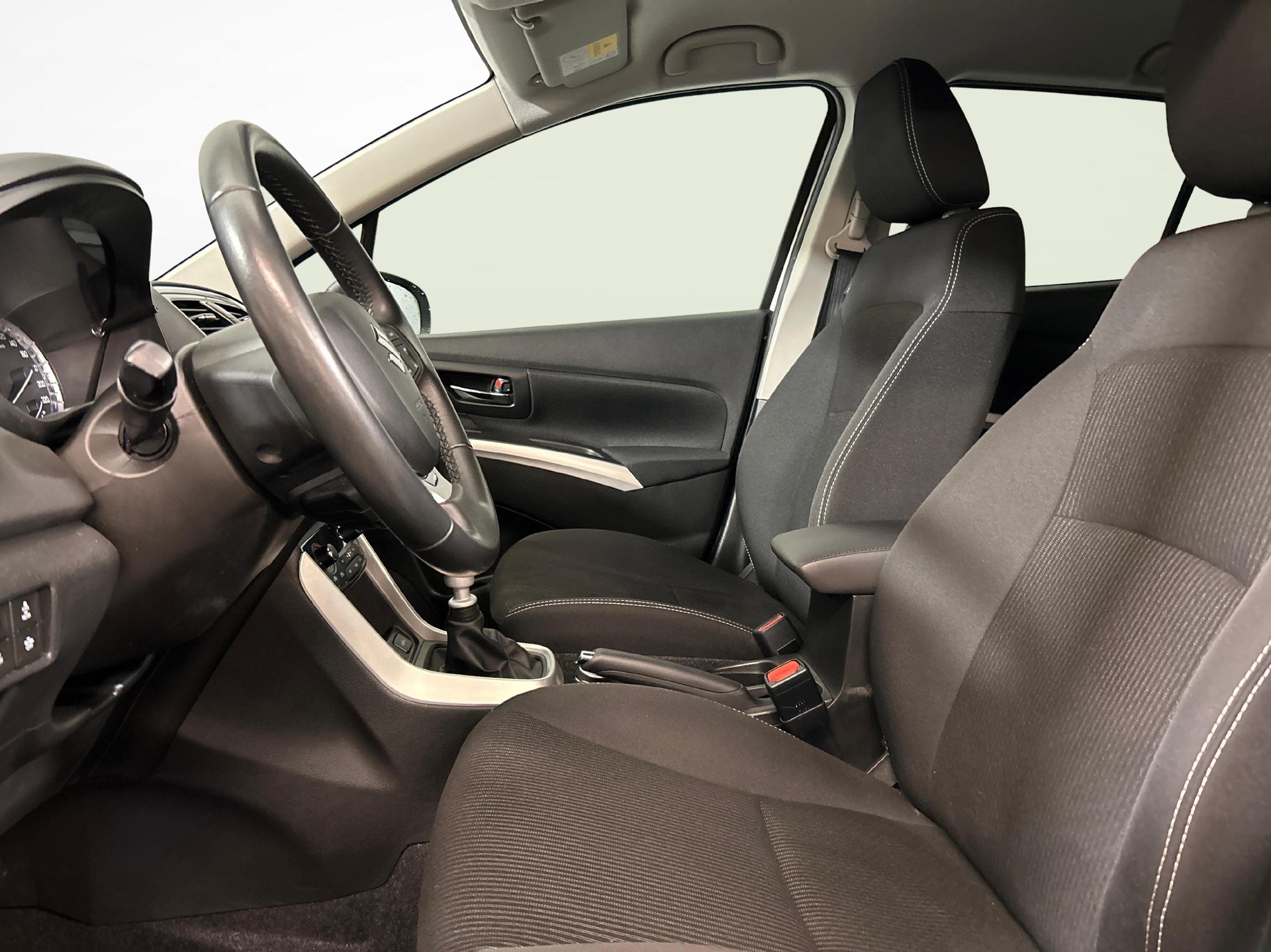 SUZUKI SX4 S-Cross 1.4 T Generation Hybrid 4x4-showroom-element-2