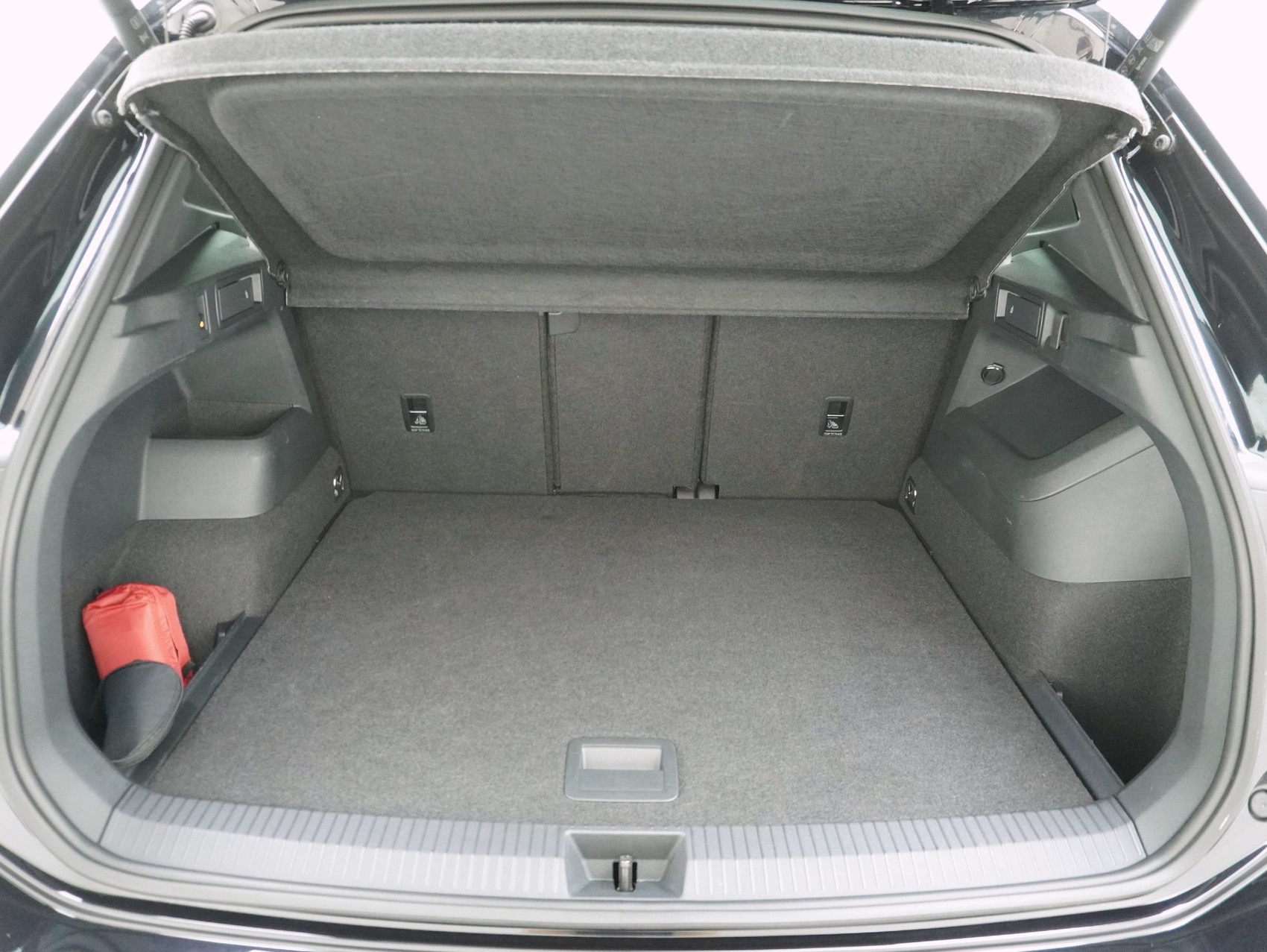VW Tiguan 2.0 TSI DSG R-Line Black Style 4Motion (2025)-image-12