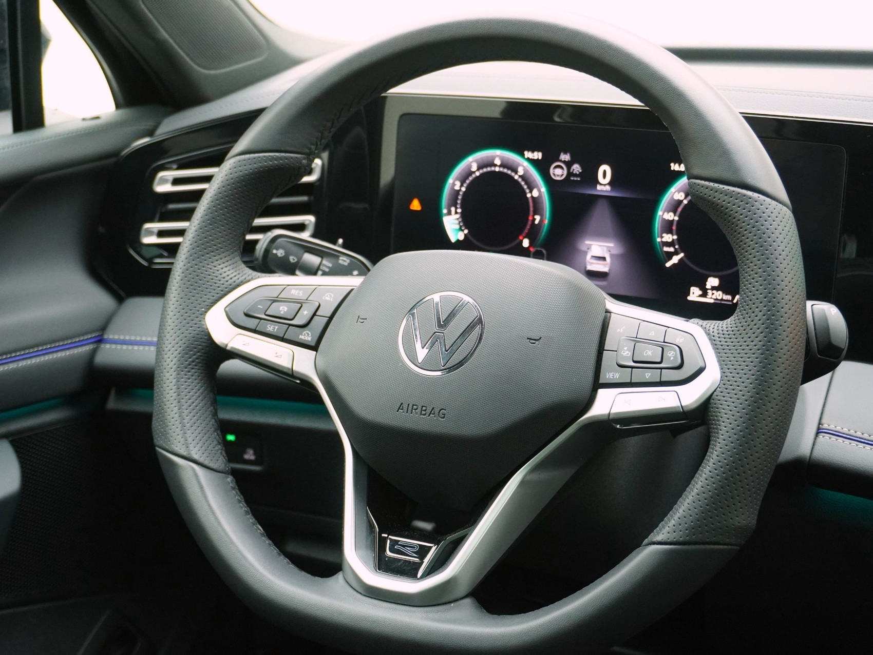 VW Tiguan 2.0 TSI DSG R-Line Black Style 4Motion (2025)-image-9