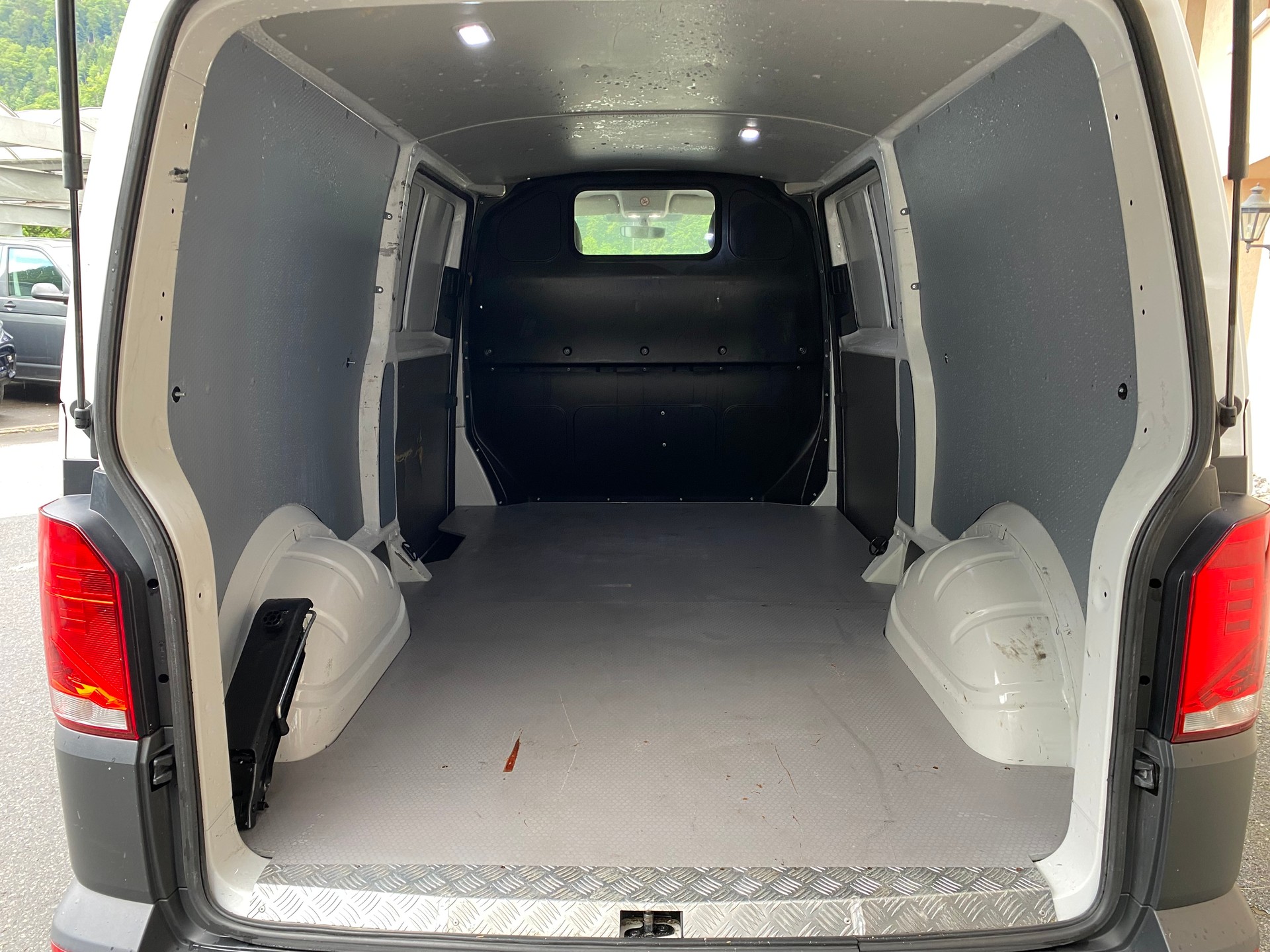 VW T6.1 2.0 TDI 4Motion-image-7