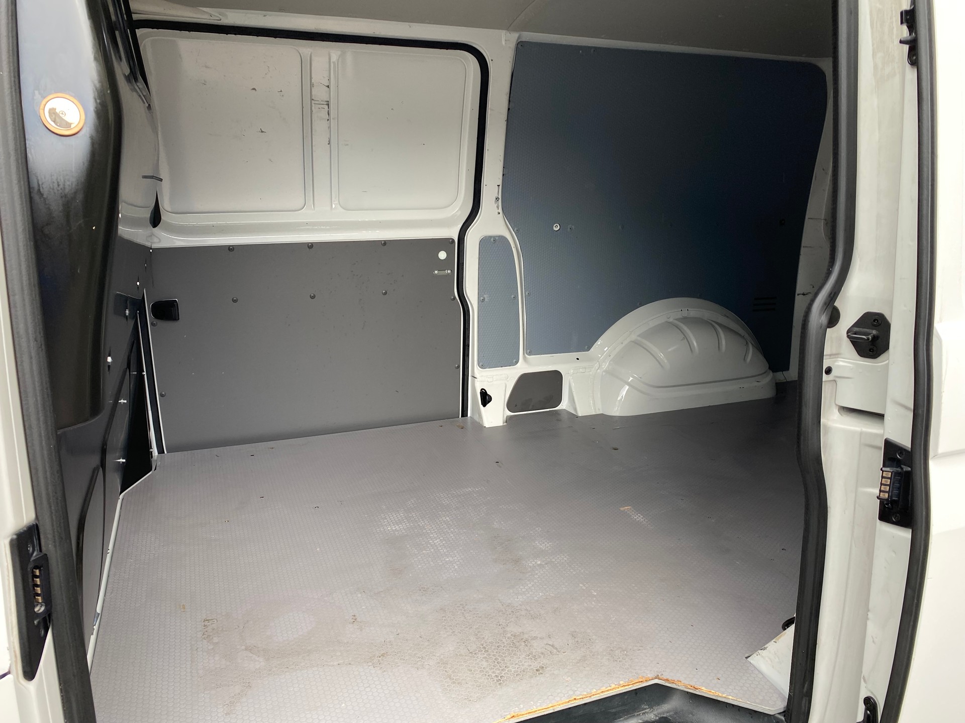 VW T6.1 2.0 TDI 4Motion-image-6