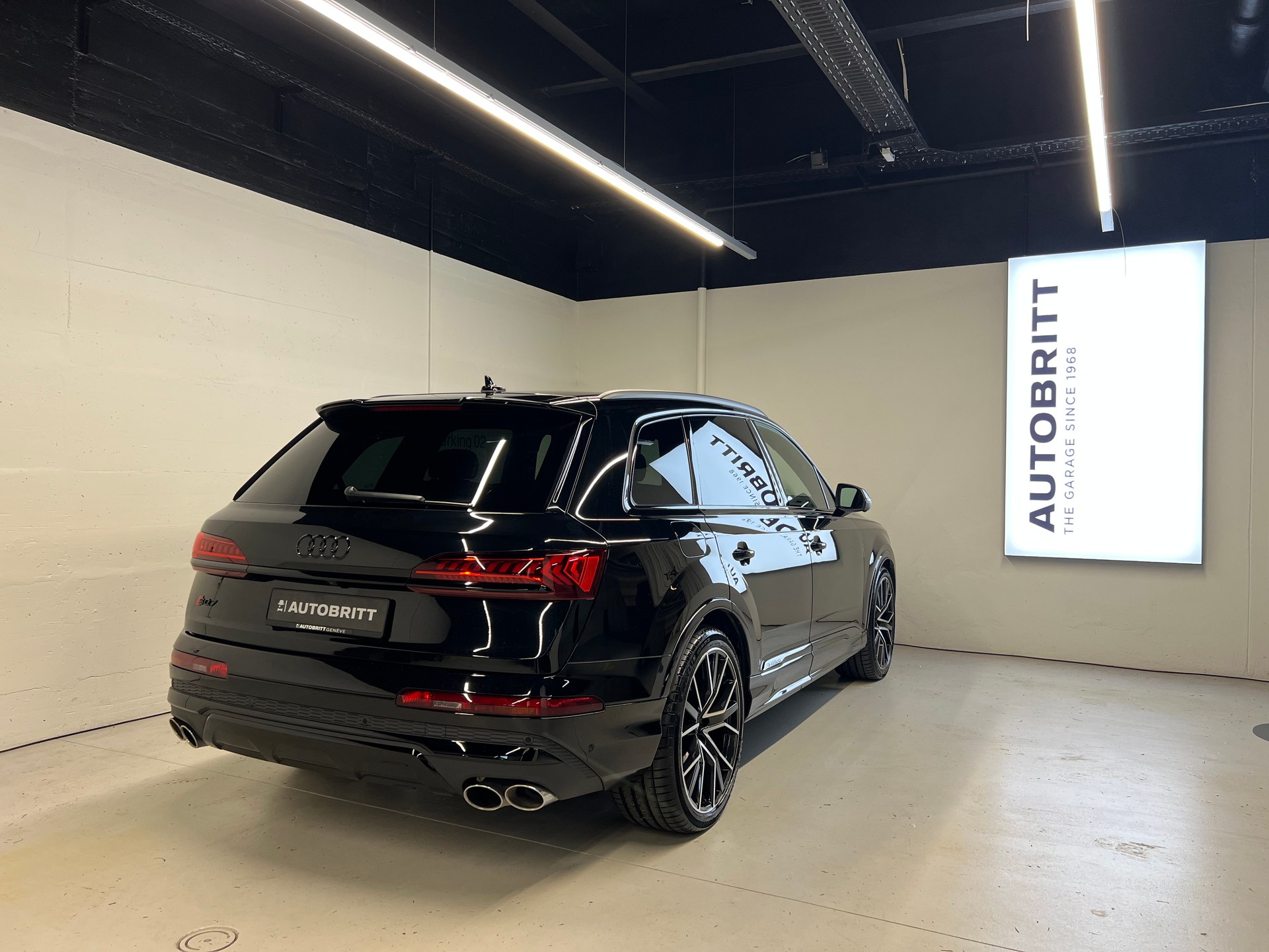 AUDI SQ7 4.0 V8 TFSI quattro T-Tronic-showroom-element-1