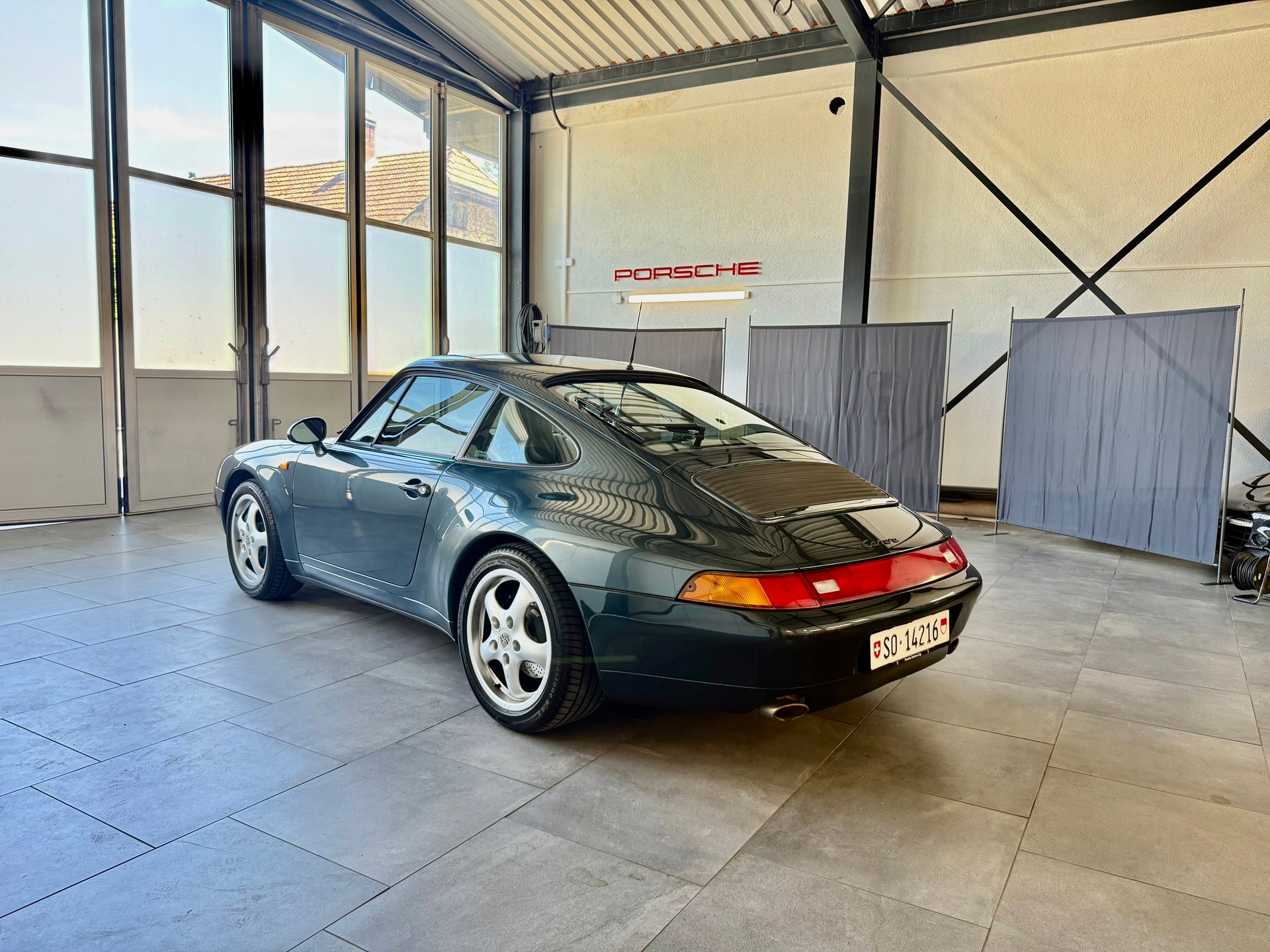 PORSCHE 911 Carrera 3.6 Coupé-image-1