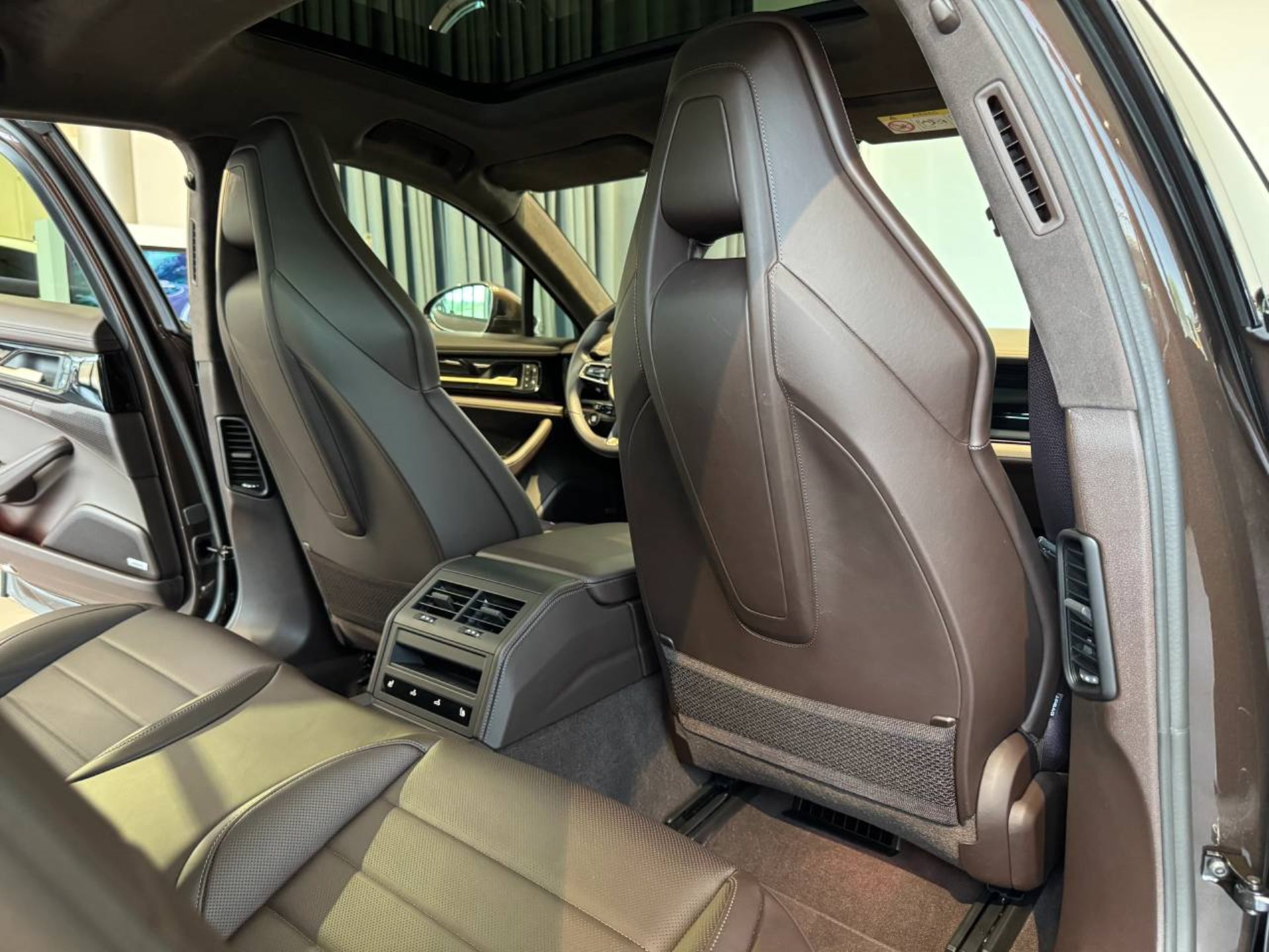 PORSCHE Panamera 4S E-Hybrid-image-19
