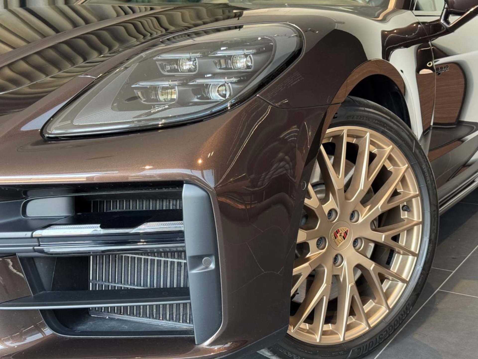 PORSCHE Panamera 4S E-Hybrid-image-23