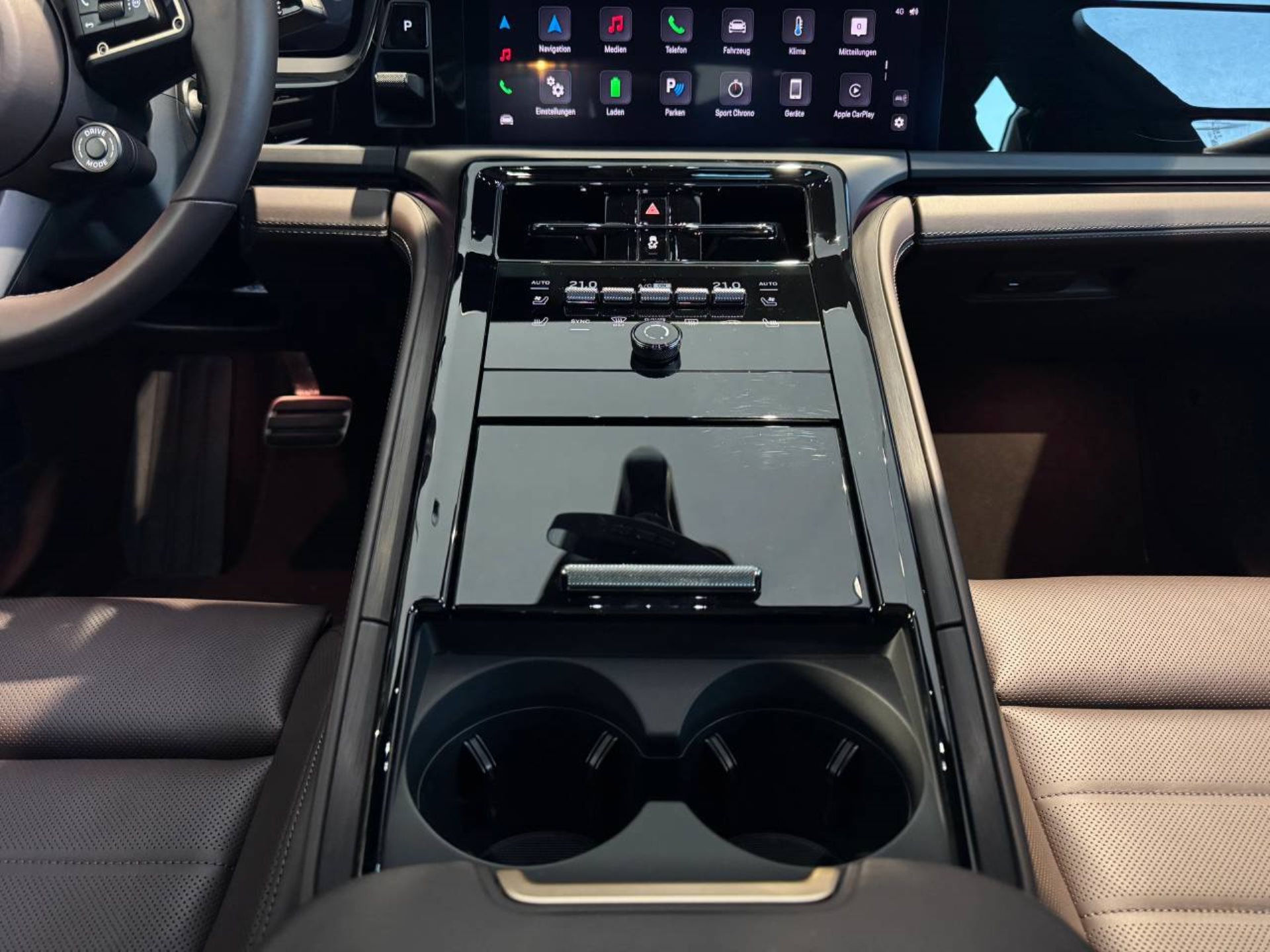 PORSCHE Panamera 4S E-Hybrid-image-16