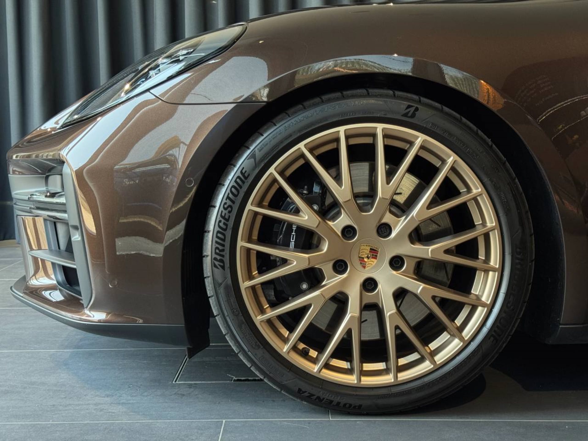 PORSCHE Panamera 4S E-Hybrid-image-9