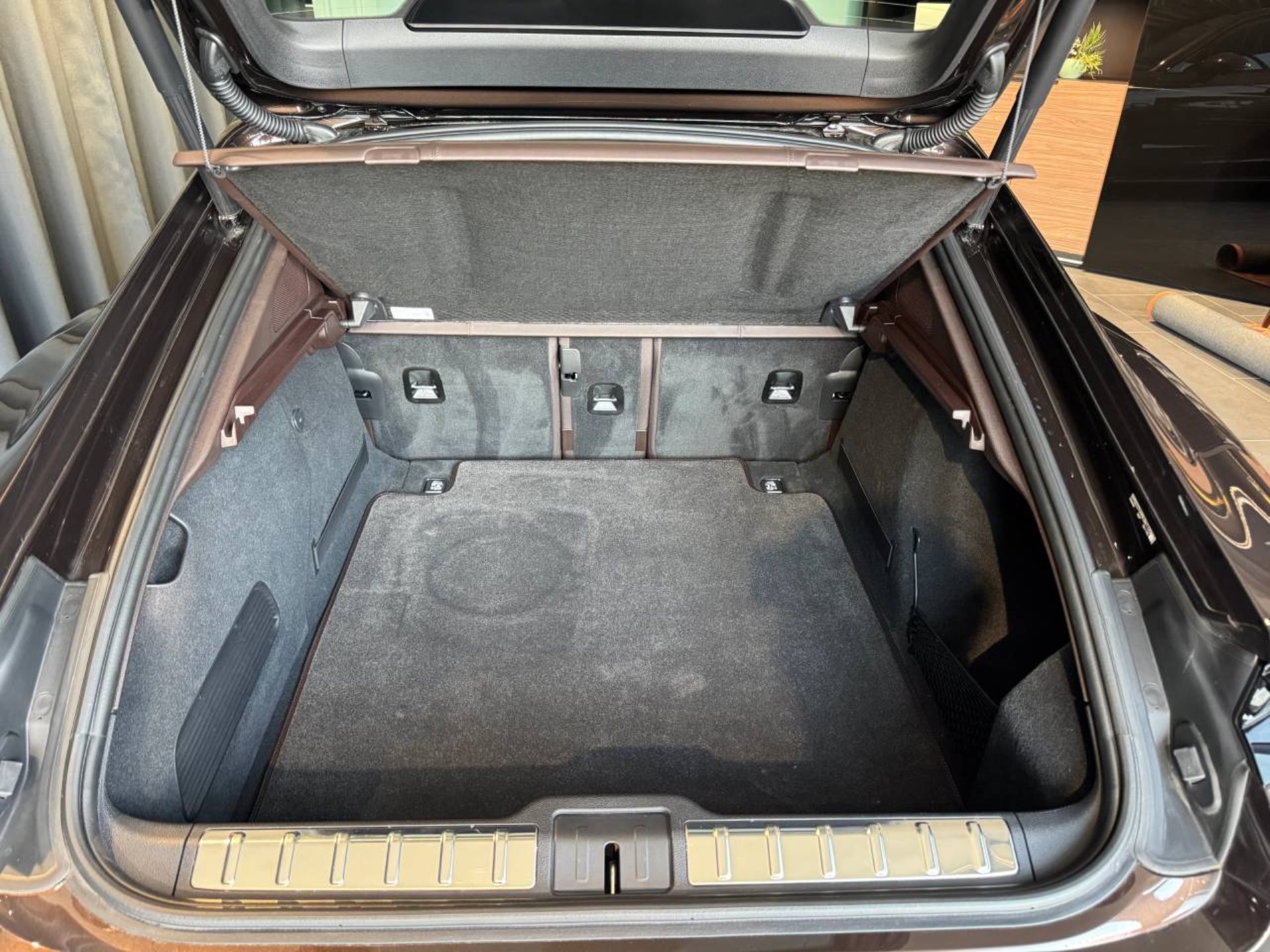 PORSCHE Panamera 4S E-Hybrid-image-18