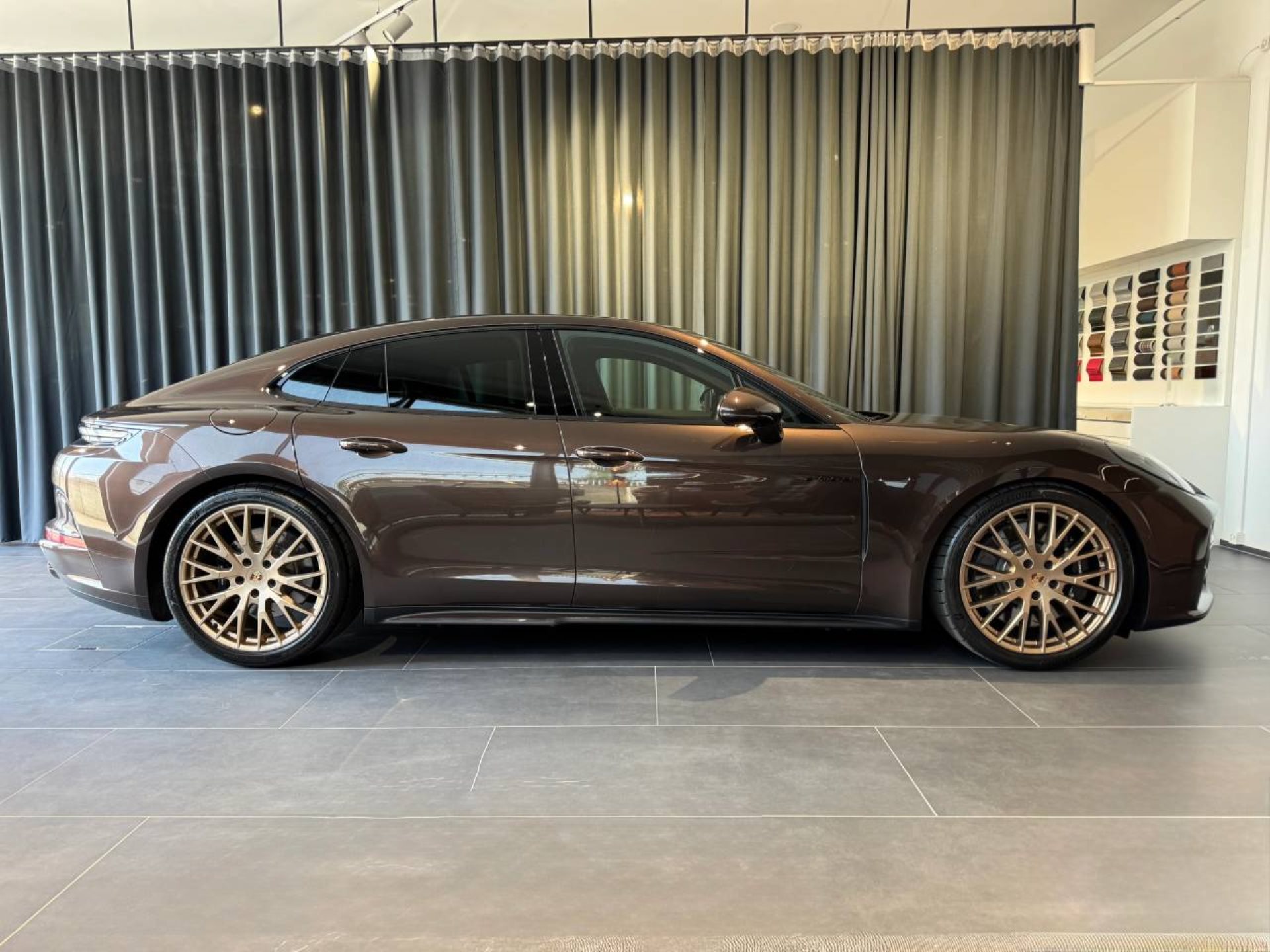 PORSCHE Panamera 4S E-Hybrid-image-7