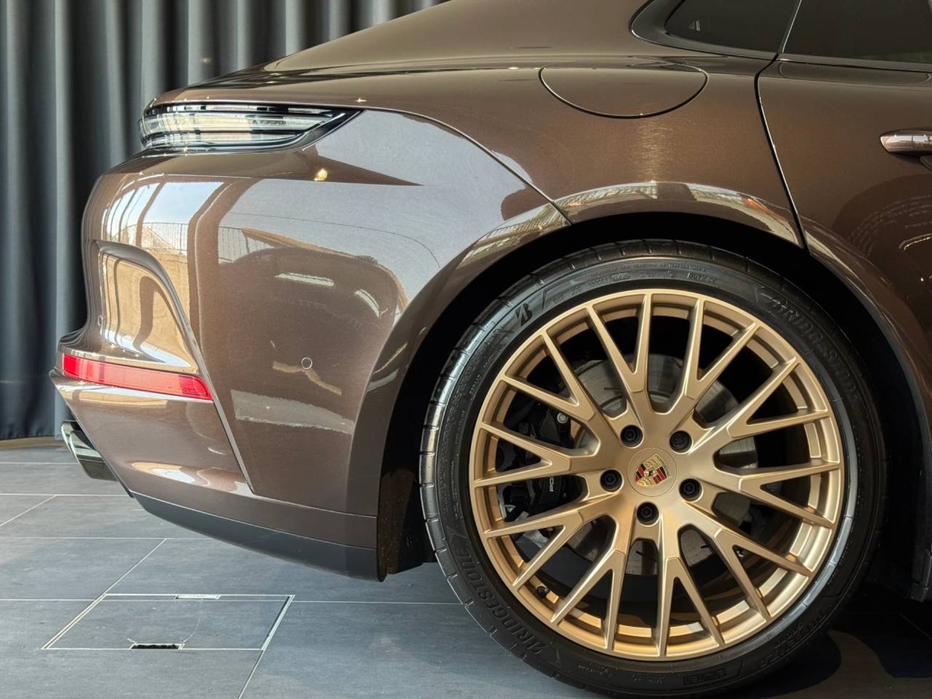 PORSCHE Panamera 4S E-Hybrid-image-10