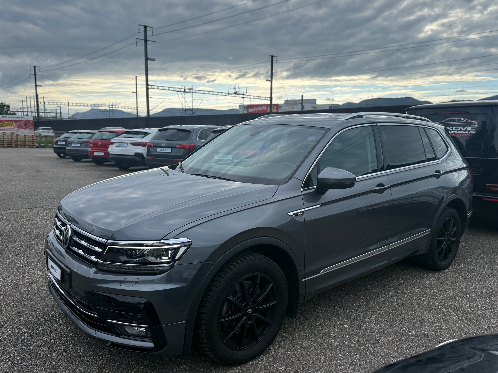 VW Tiguan Allspace 2.0 TDI SCR R-Line 4Motion DSG-image-2