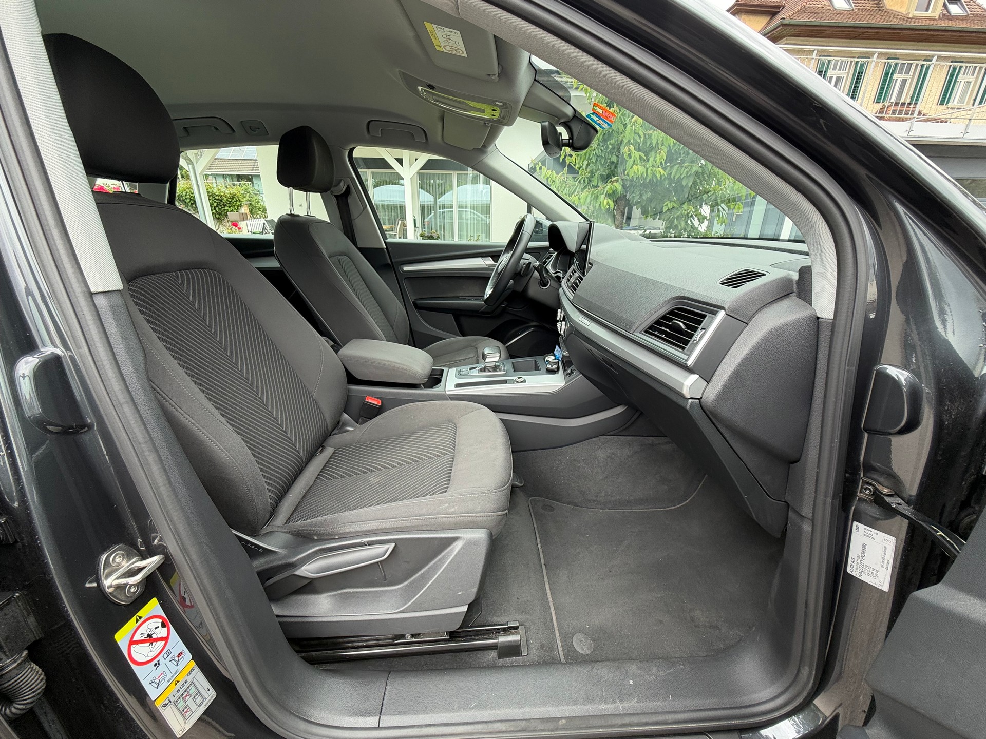 AUDI Q5 40 TDI advanced quattro S-tronic-image-11