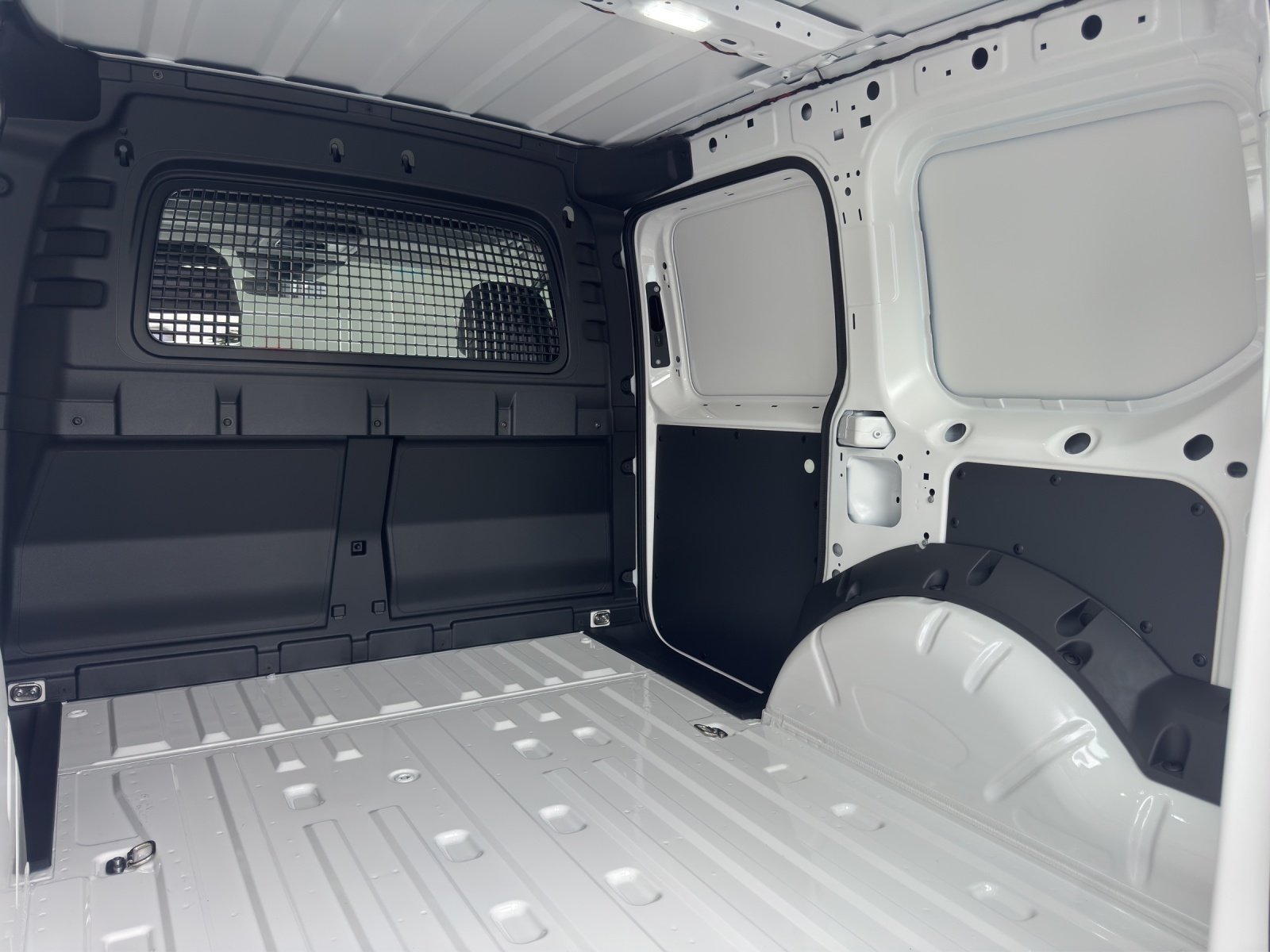 VW Caddy Cargo 2.0TDI Entry-image-14