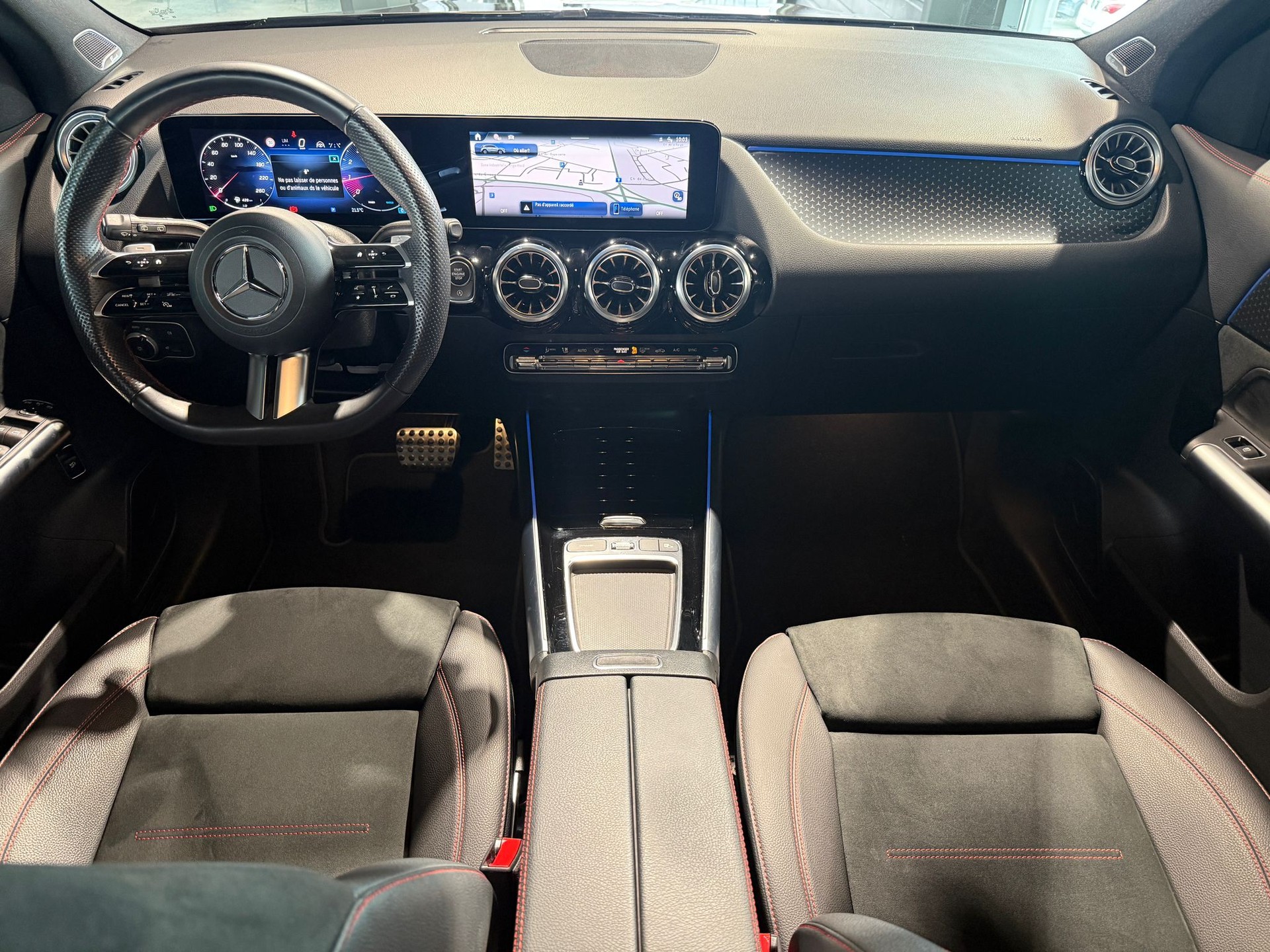 MERCEDES-BENZ GLA 200 AMG Line 7G-DCT-image-8