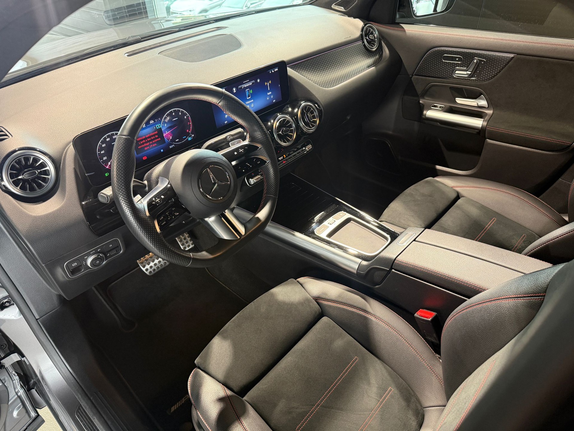 MERCEDES-BENZ GLA 200 AMG Line 7G-DCT-image-6