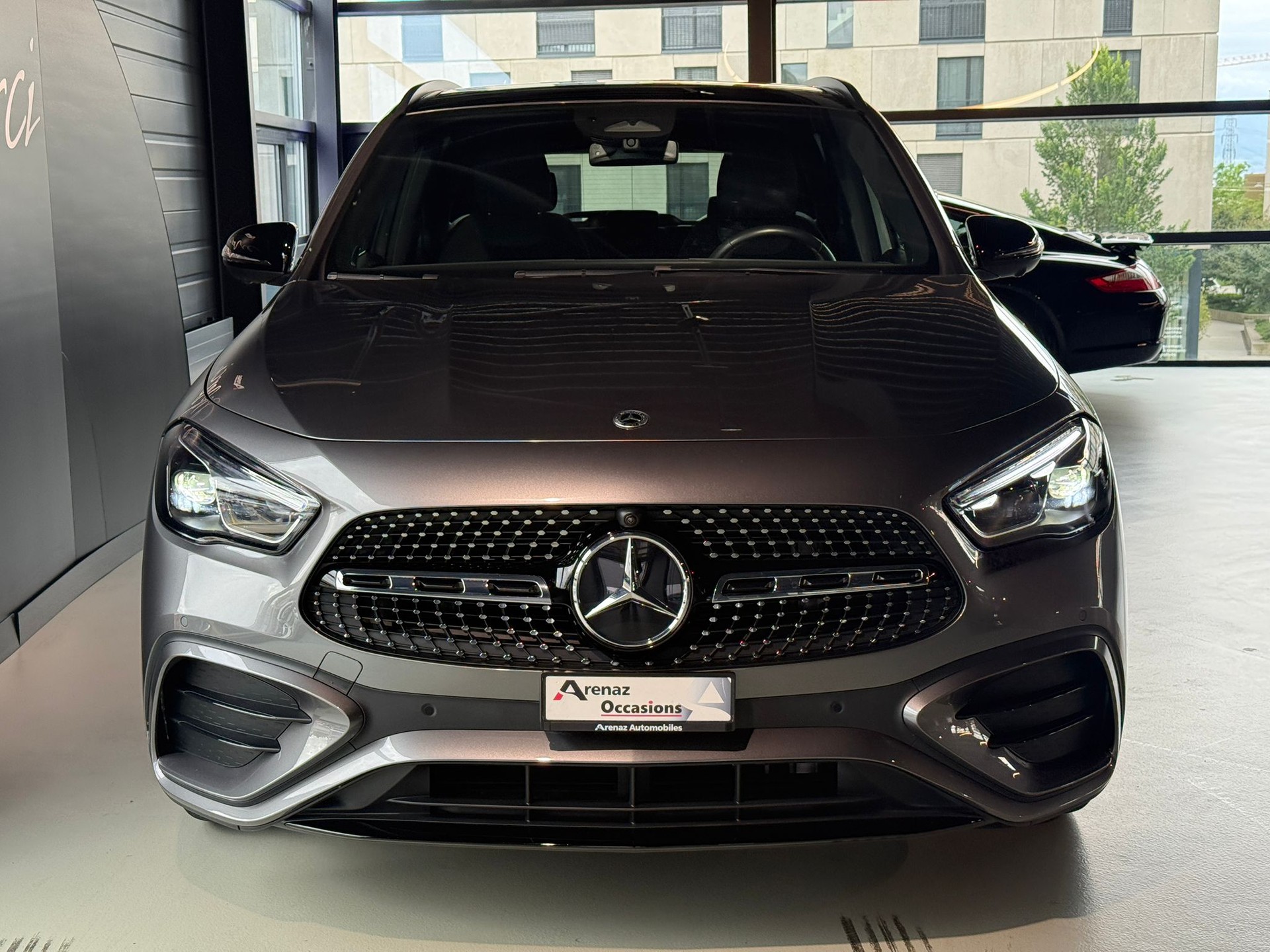 MERCEDES-BENZ GLA 200 AMG Line 7G-DCT-image-2