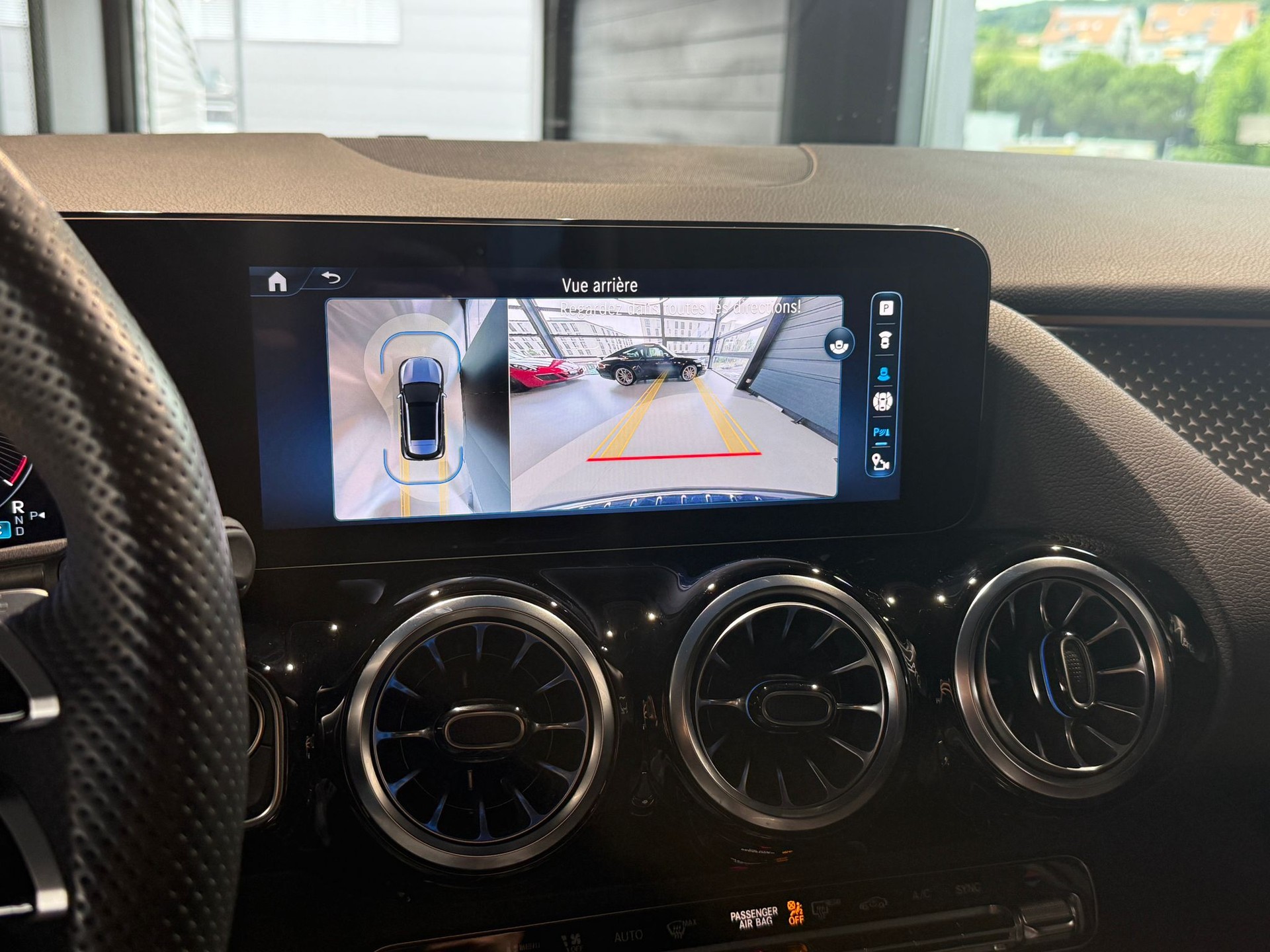 MERCEDES-BENZ GLA 200 AMG Line 7G-DCT-image-16