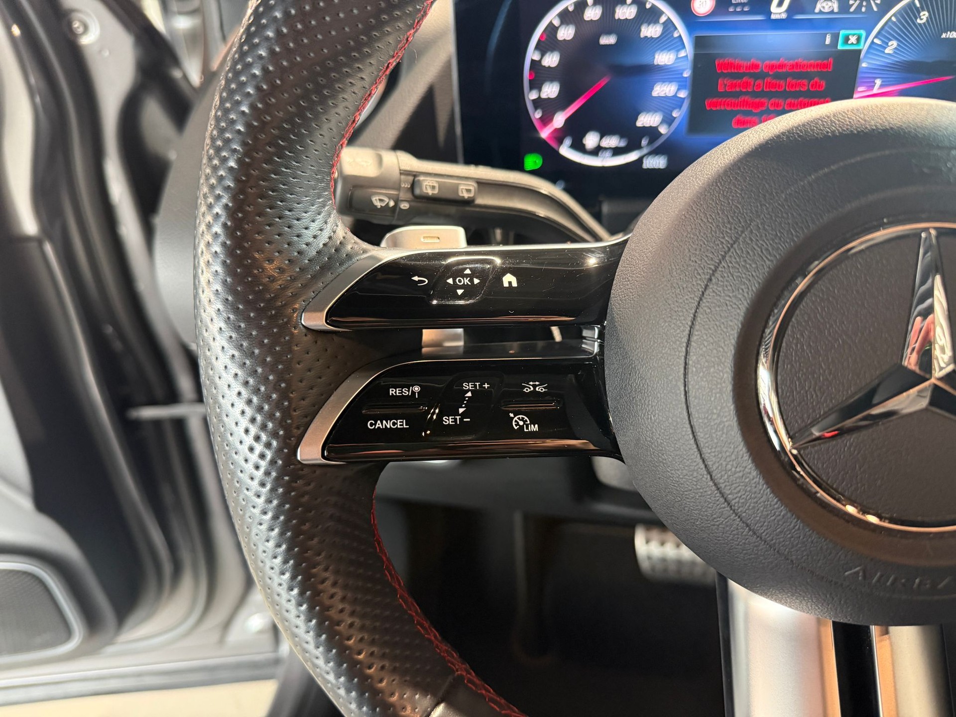 MERCEDES-BENZ GLA 200 AMG Line 7G-DCT-image-11