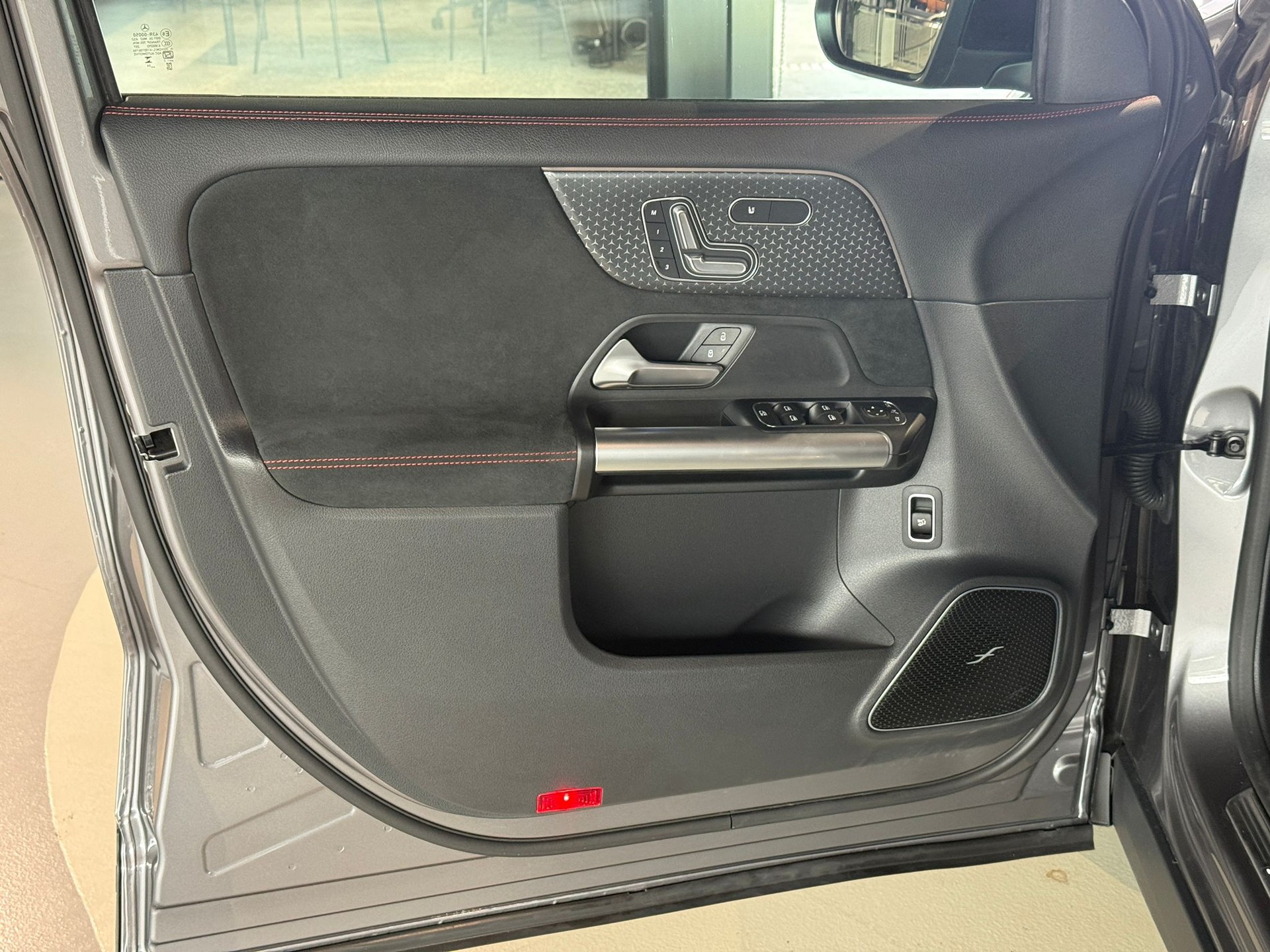 MERCEDES-BENZ GLA 200 AMG Line 7G-DCT-image-17