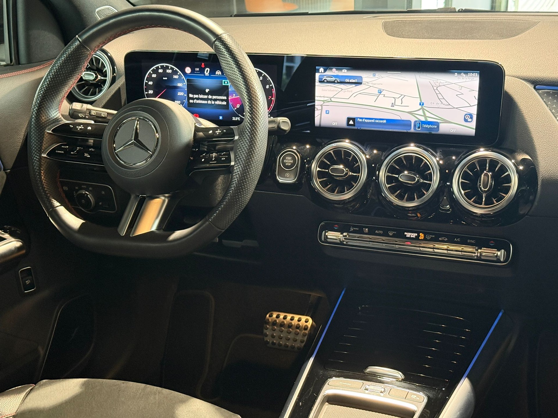 MERCEDES-BENZ GLA 200 AMG Line 7G-DCT-image-9