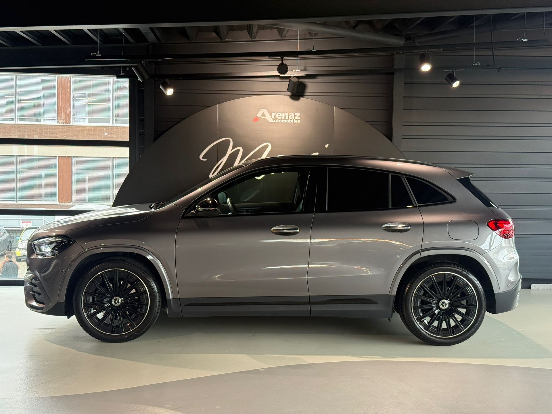 MERCEDES-BENZ GLA 200 AMG Line 7G-DCT-image-1