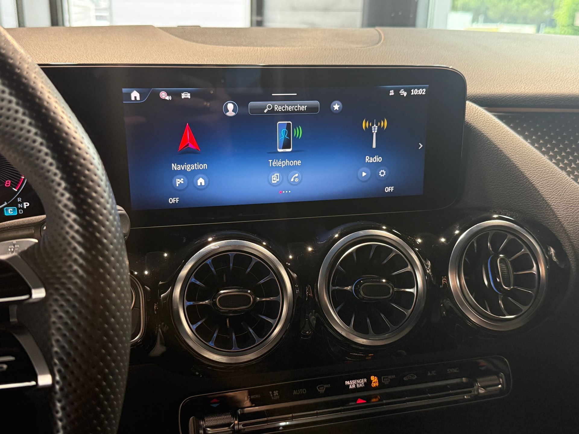 MERCEDES-BENZ GLA 200 AMG Line 7G-DCT-image-14