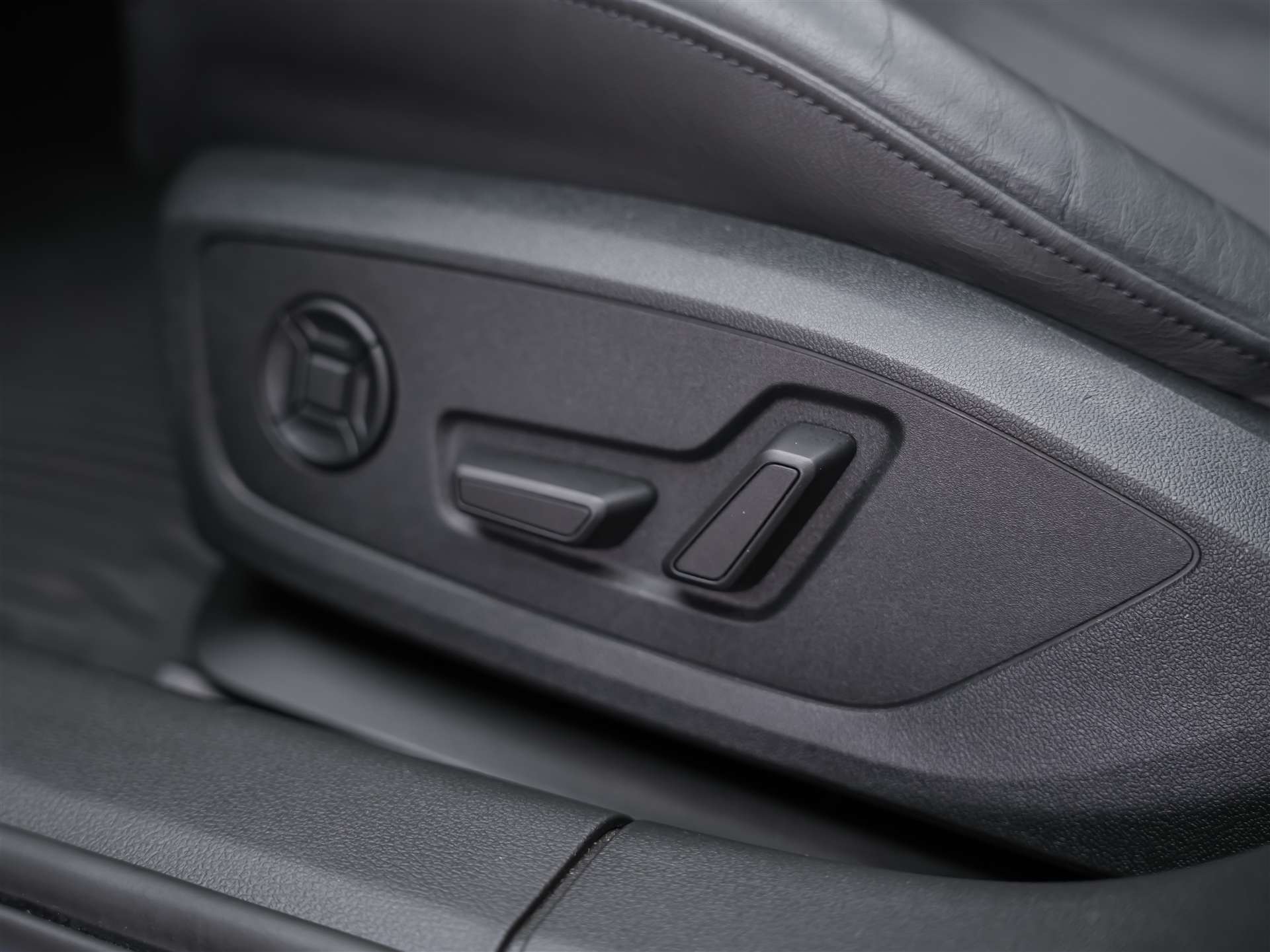 AUDI A6 Avant 45 TFSI S-Line advanced S-tronic quattro *Matrix-LED*Panorama*B&O*Ambientebeleuchtung*-image-29