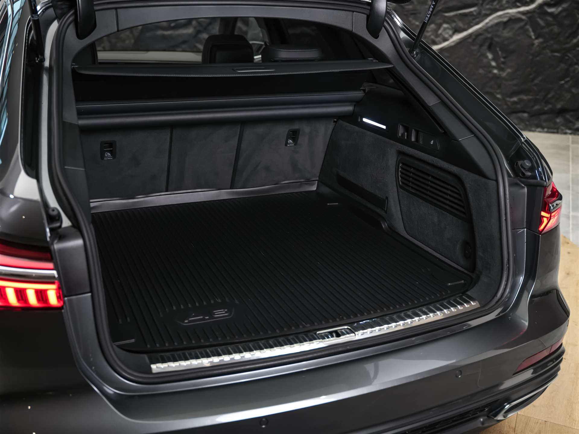 AUDI A6 Avant 45 TFSI S-Line advanced S-tronic quattro *Matrix-LED*Panorama*B&O*Ambientebeleuchtung*-image-41