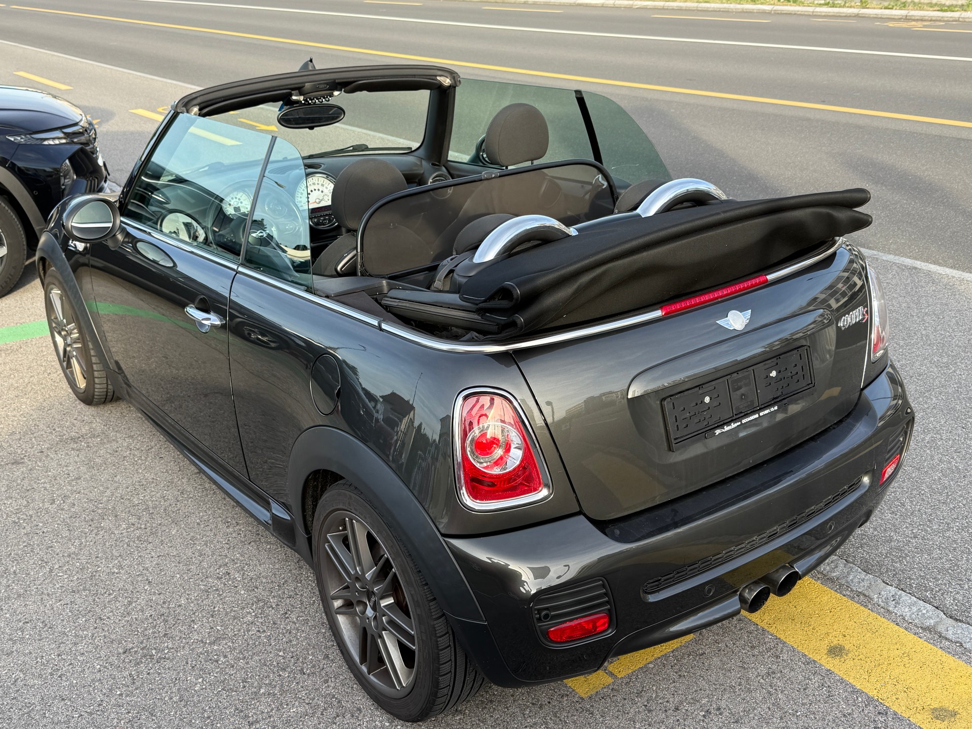 MINI Cooper S Cabriolet-image-10