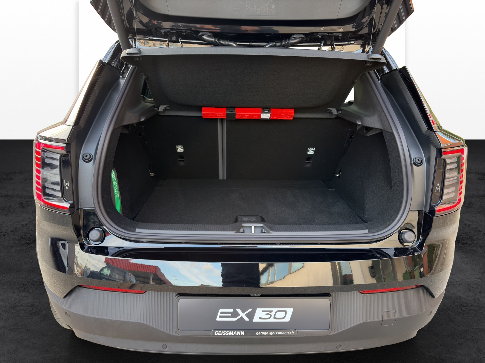 VOLVO EX30 E60 Twin Ultra Performance Sw. Black Ed. AWD-image-18