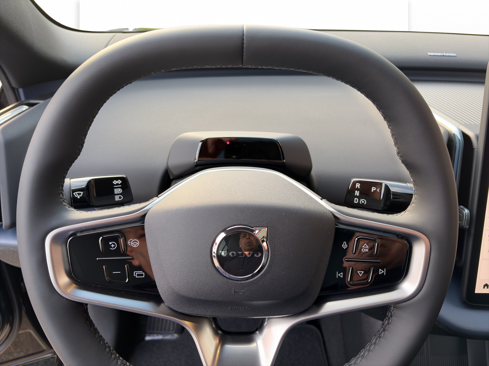VOLVO EX30 E60 Twin Ultra Performance Sw. Black Ed. AWD-image-10