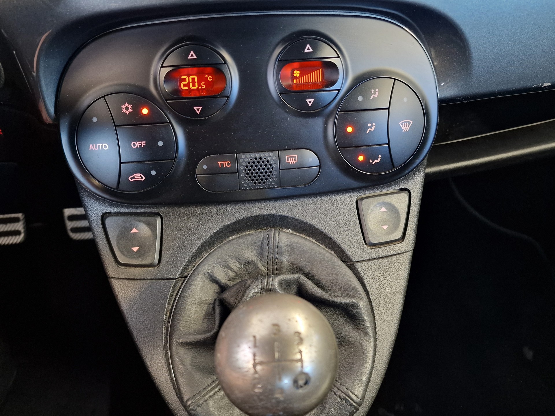 FIAT 595 1.4 16V Turbo Abarth Turismo-image-9