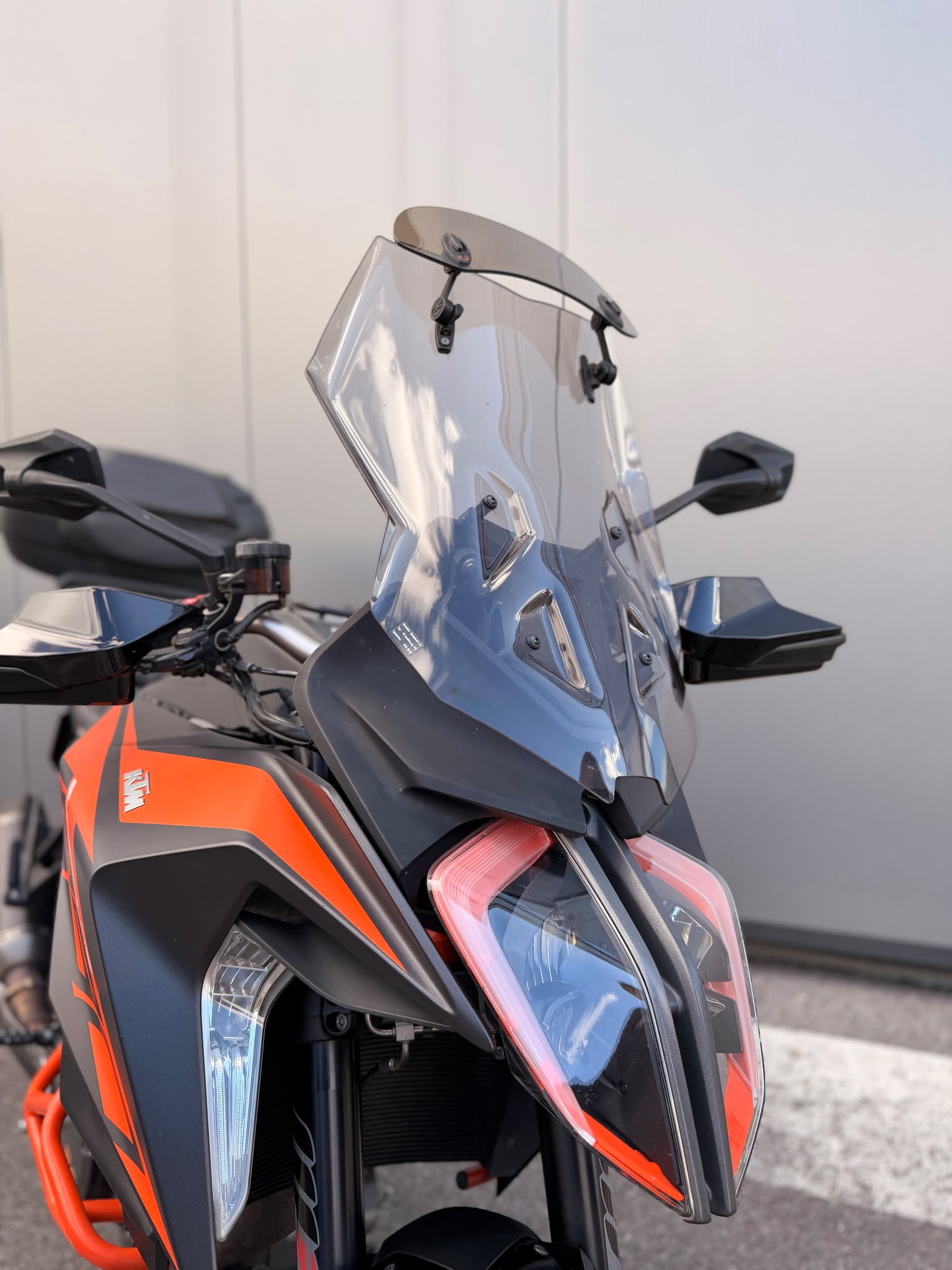 KTM 1290 Super Duke GT 2019-showroom-element-3