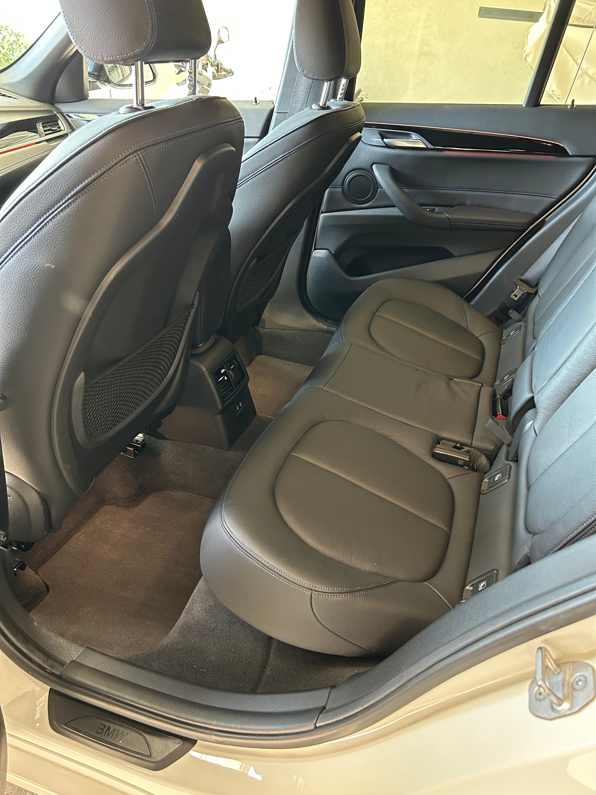 BMW 18d xDrive-image-3